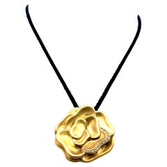 Angela Cummings 0.08 Carat Round Diamond 18K Yellow Gold Pendant Necklace