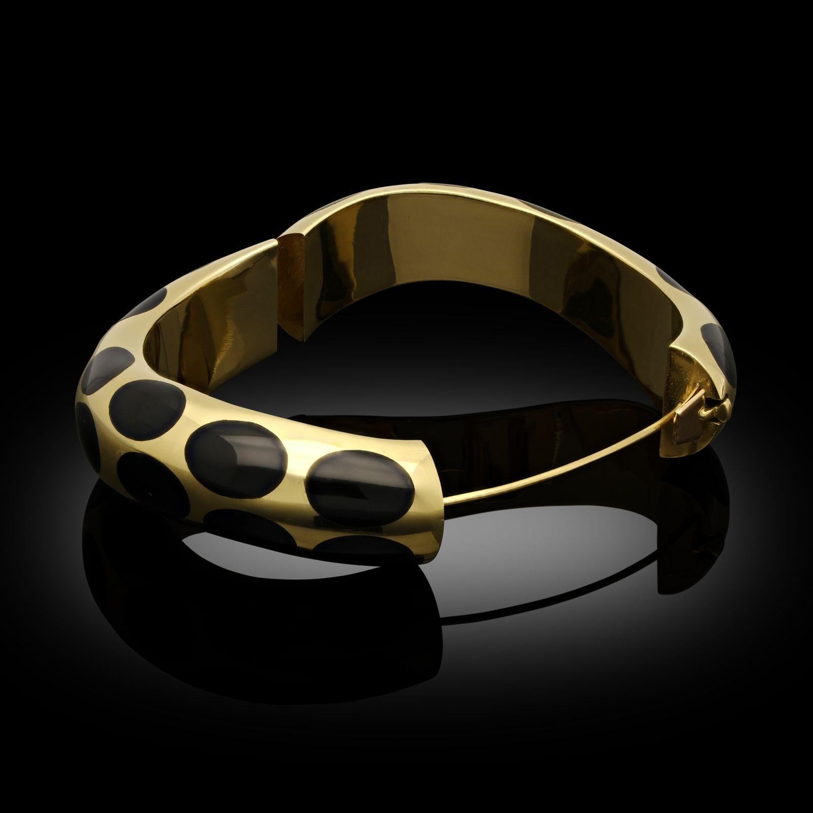 Oval Cut Angela Cummings 18ct Gold And Black Jade Hinged Bangle Circa 1980s For Sale