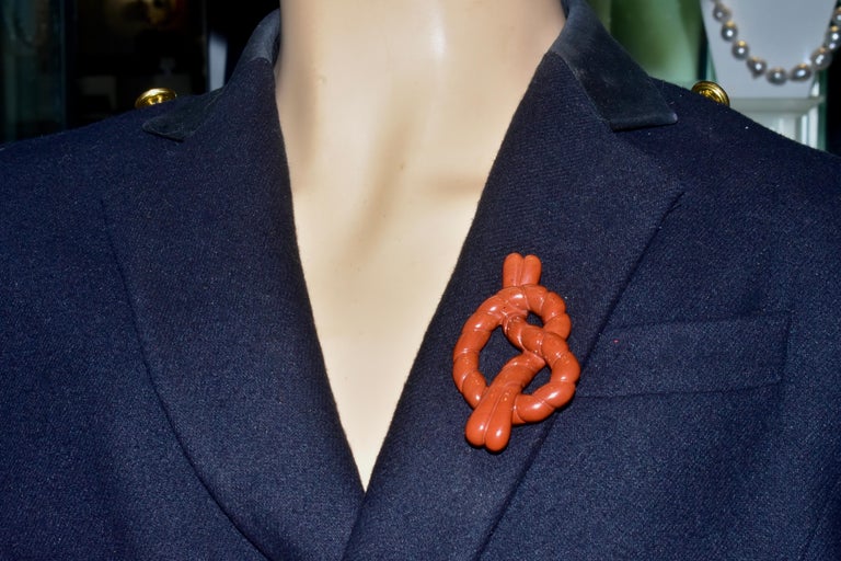 Contemporary Angela Cummings 18K and Orange Red Agate Knot Brooch, c. 1990 For Sale