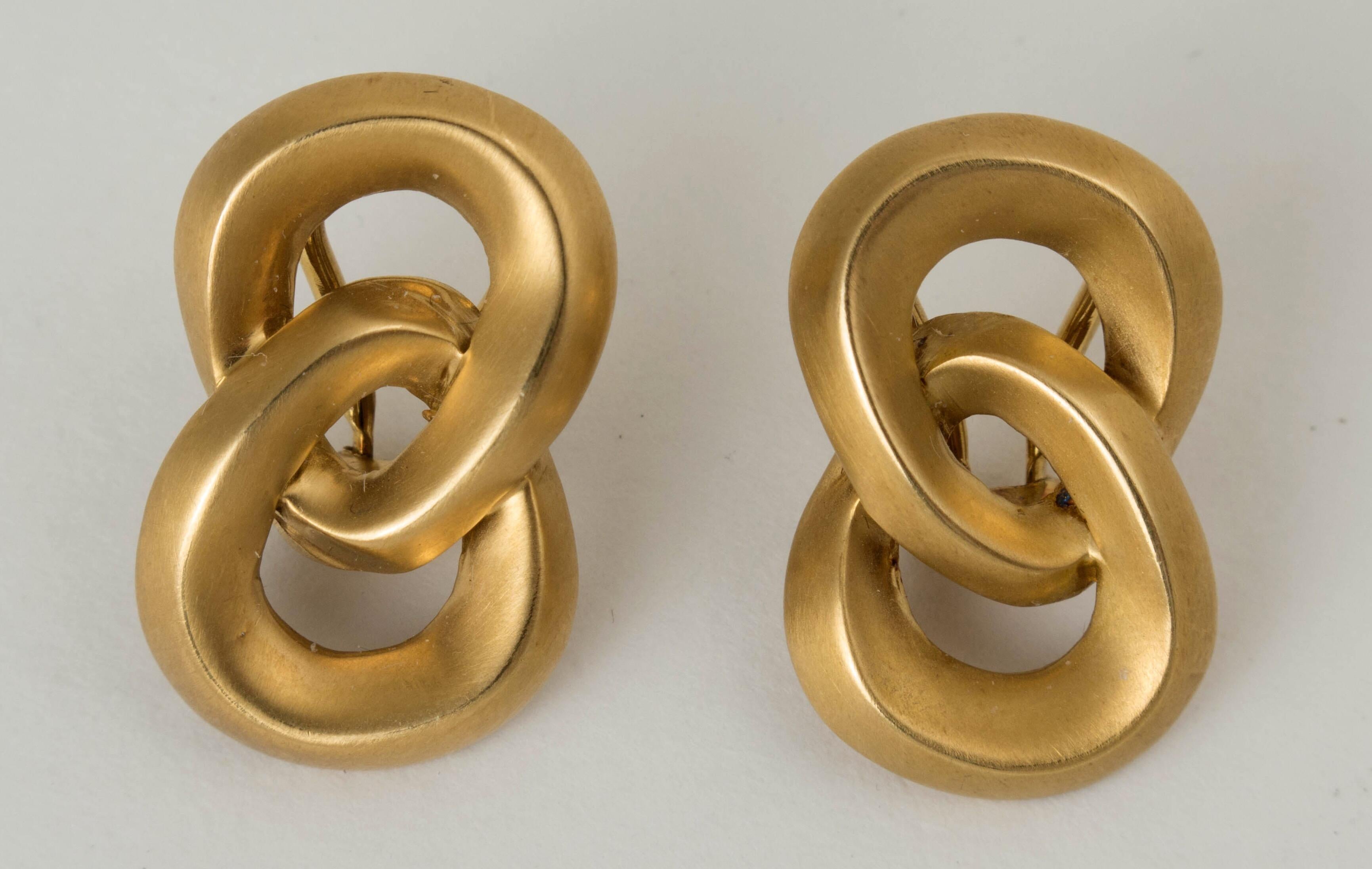Angela Cummings 18 Karat Brushed Gold Interlocking Figure 8 Clip Earrings For Sale 3