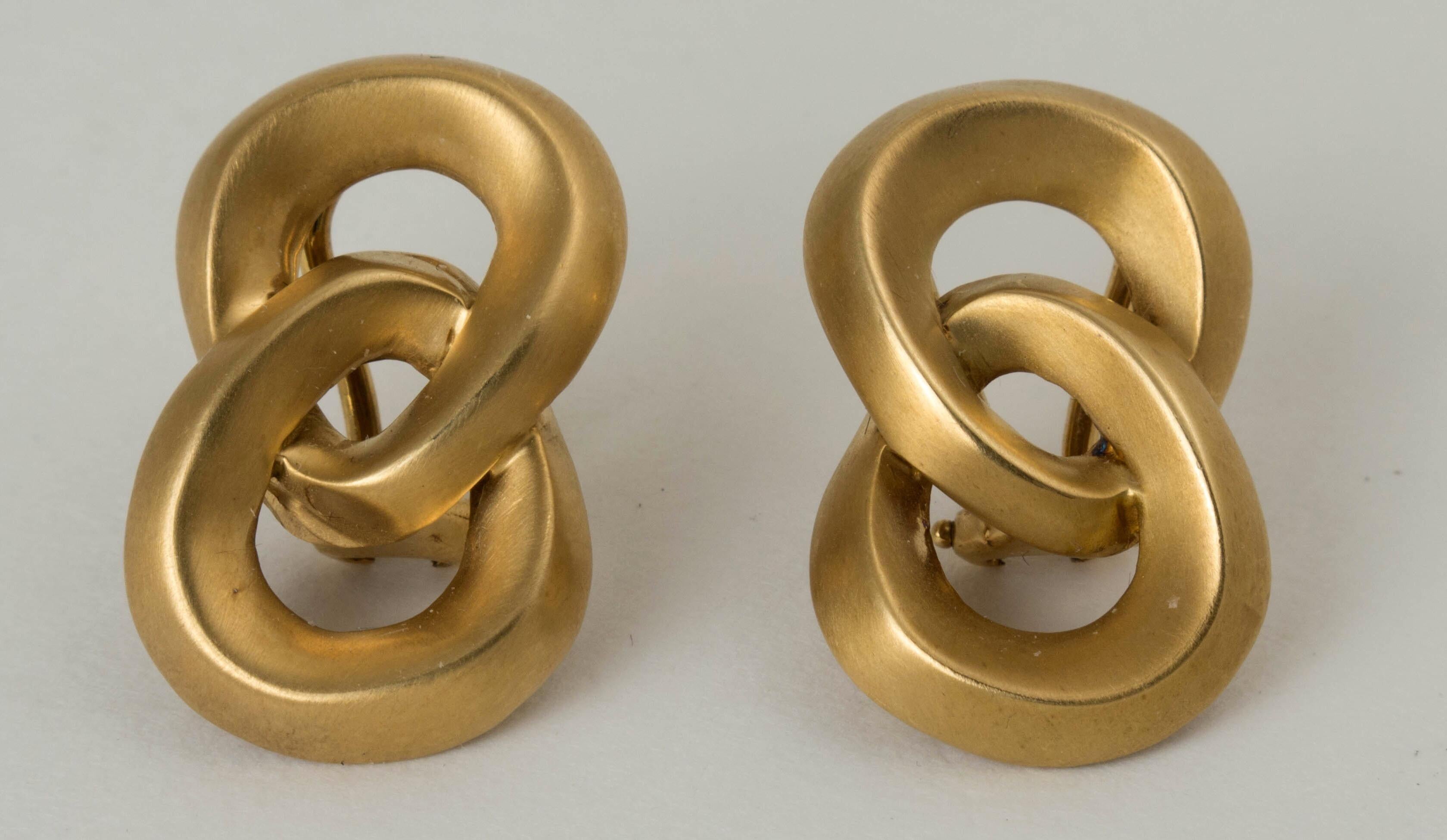 Angela Cummings 18 Karat Brushed Gold Interlocking Figure 8 Clip Earrings For Sale 4