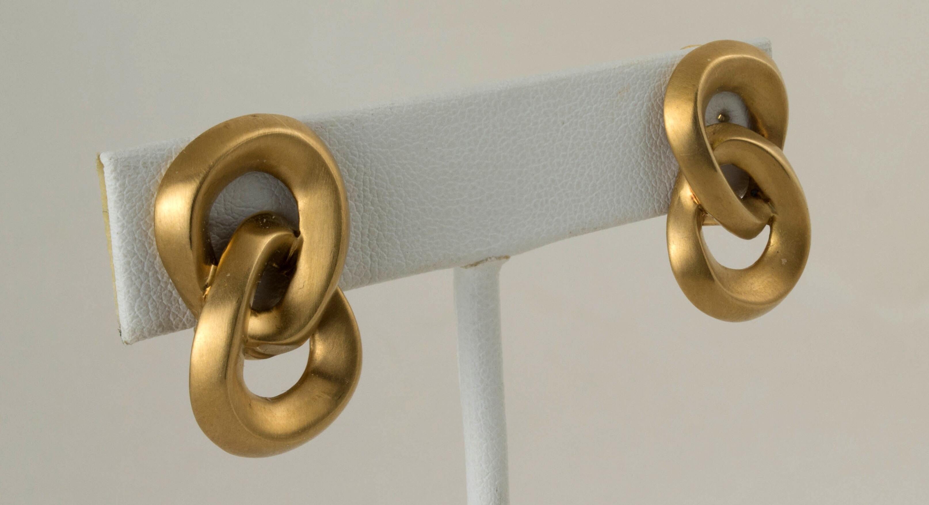 Angela Cummings 18 Karat Brushed Gold Interlocking Figure 8 Clip Earrings For Sale 5