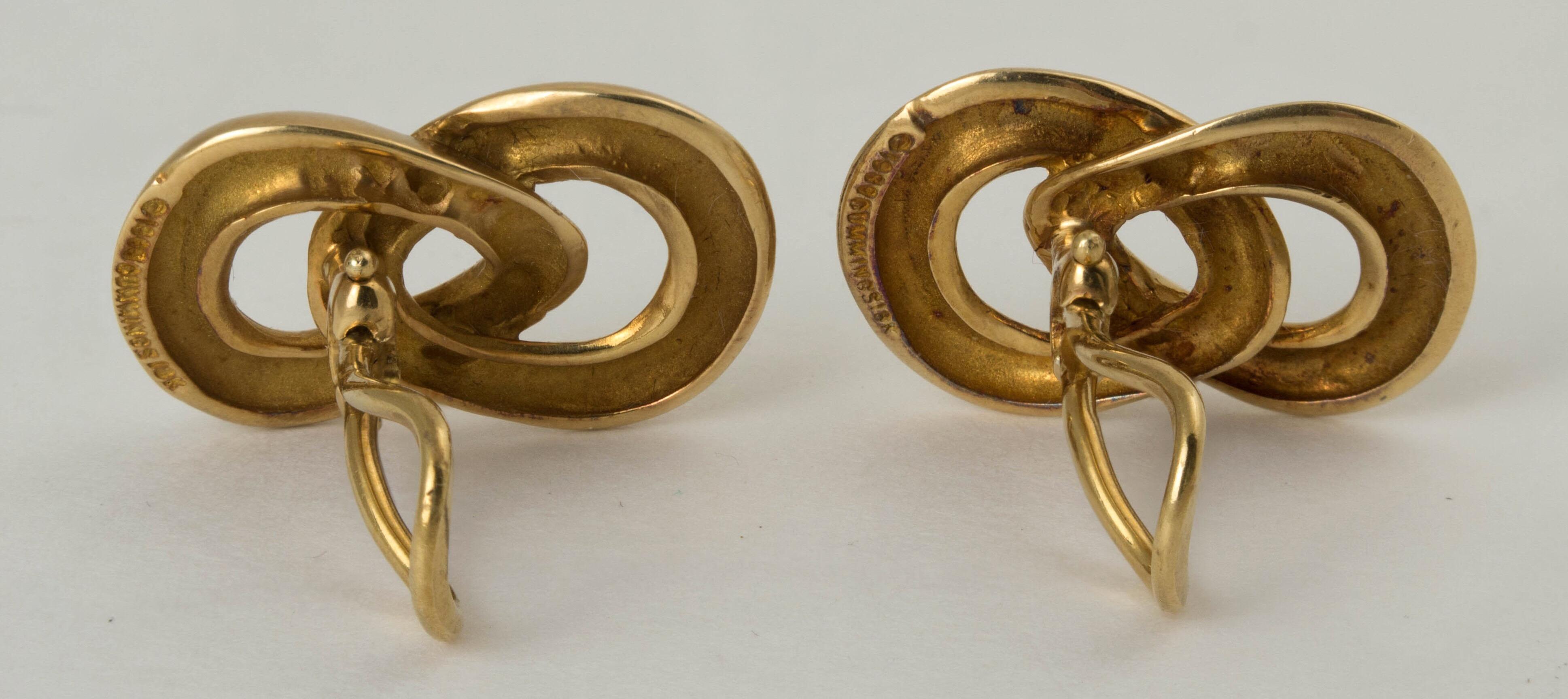 Boucles d'oreilles Clips en or brossé 18 carats à 8 chiffres imbriqués Pour femmes en vente