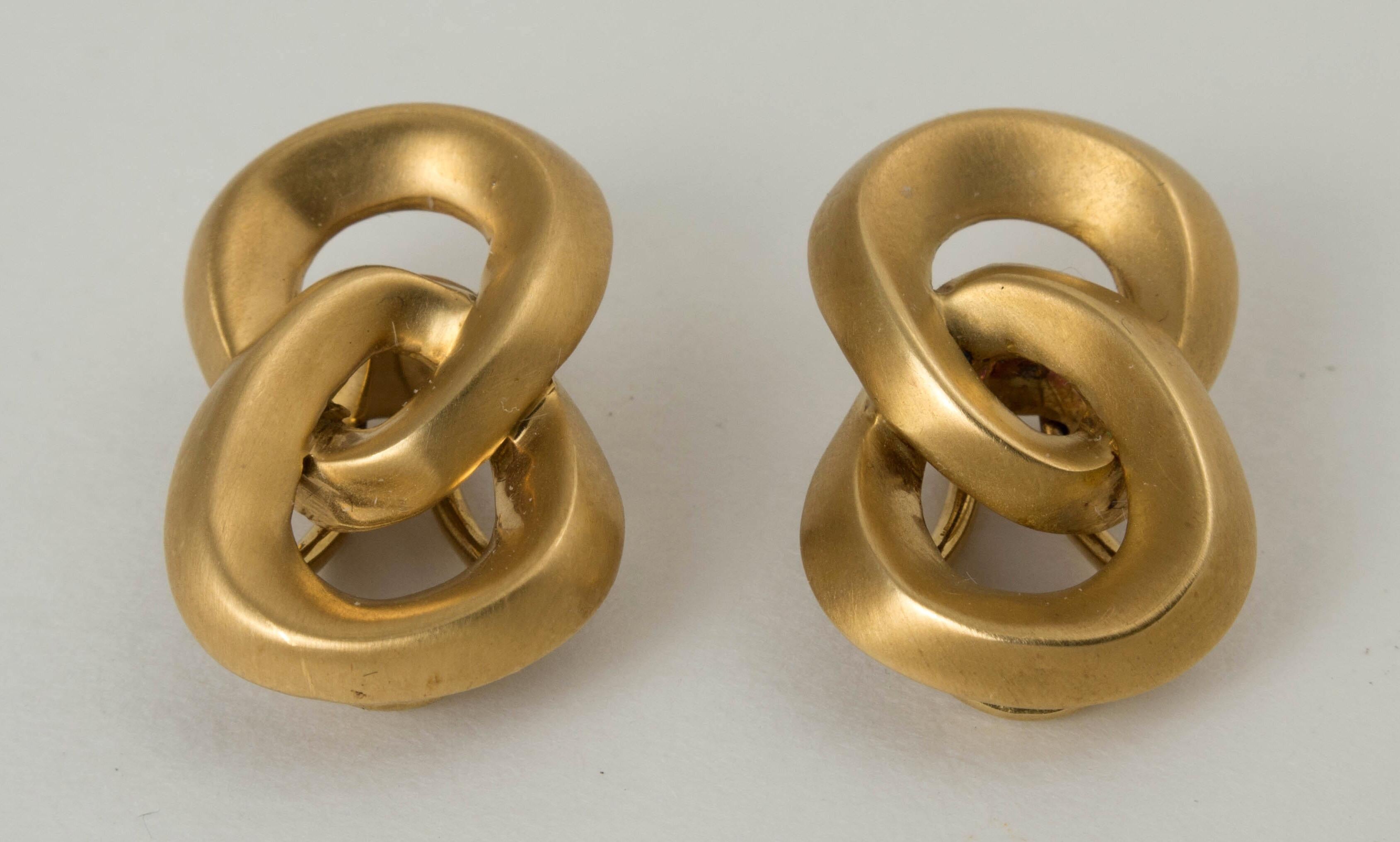 Contemporary Angela Cummings 18 Karat Brushed Gold Interlocking Figure 8 Clip Earrings For Sale