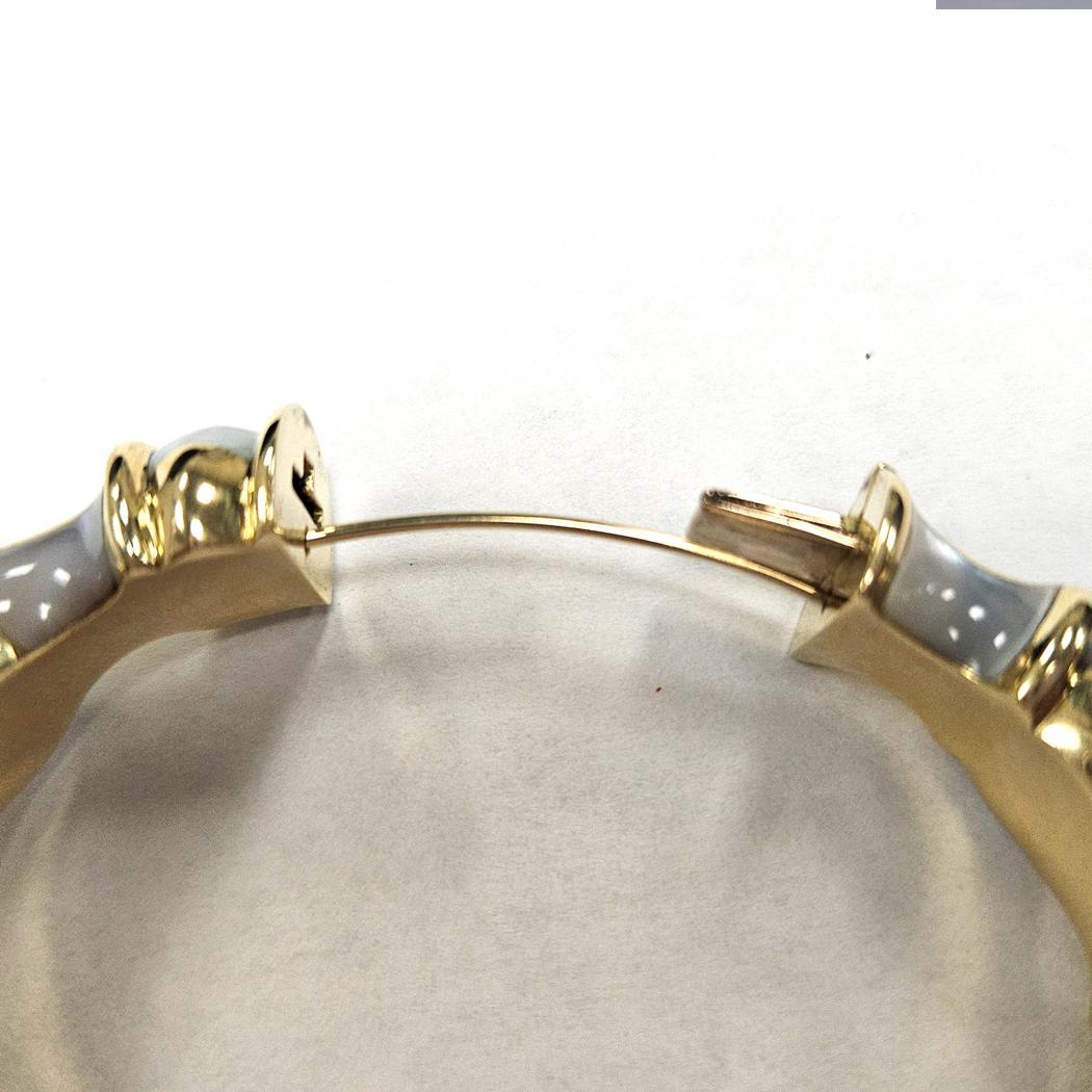 Bracelet à charnière en or 18k avec incrustation de nacre, 75.7 en vente 2