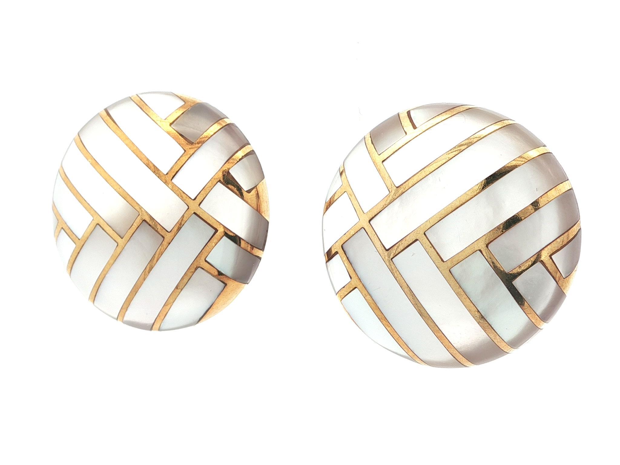 Angela Cummings - Boucles d'oreilles à clip avec boutons ronds en or 18 carats incrustés de nacre en vente 5