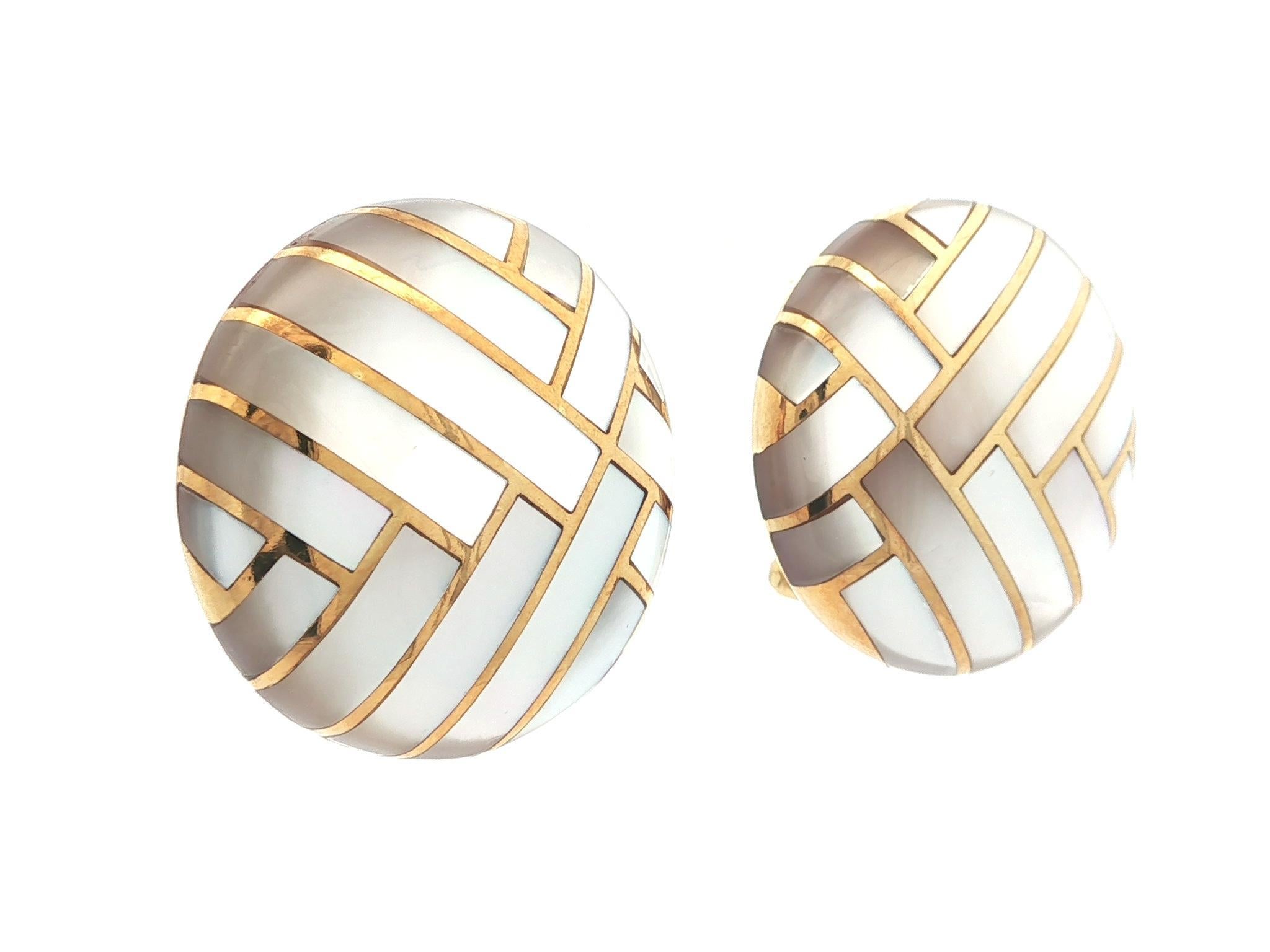 Angela Cummings - Boucles d'oreilles à clip avec boutons ronds en or 18 carats incrustés de nacre en vente 4