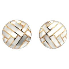 Angela Cummings - Boucles d
oreilles à clip avec boutons ronds en or 18 carats incrustés de nacre