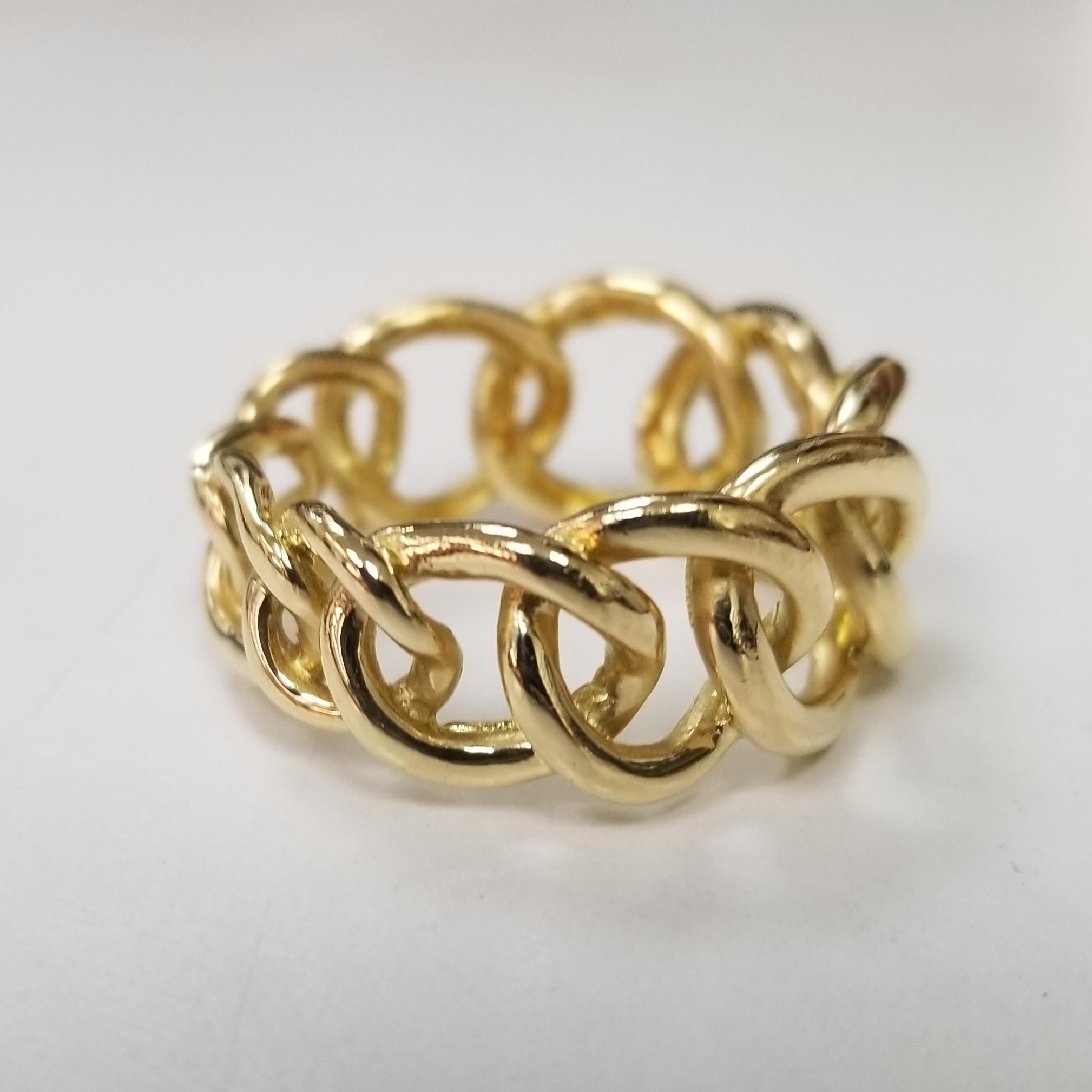 Classic 18 karat yellow gold sculptural graduating circle ring on any finger! The innovative design by Angela Cummings,  polished finishes on the link motif band, reflects the beauty that she finds in the three-dimensional art of sculpture. Size 11