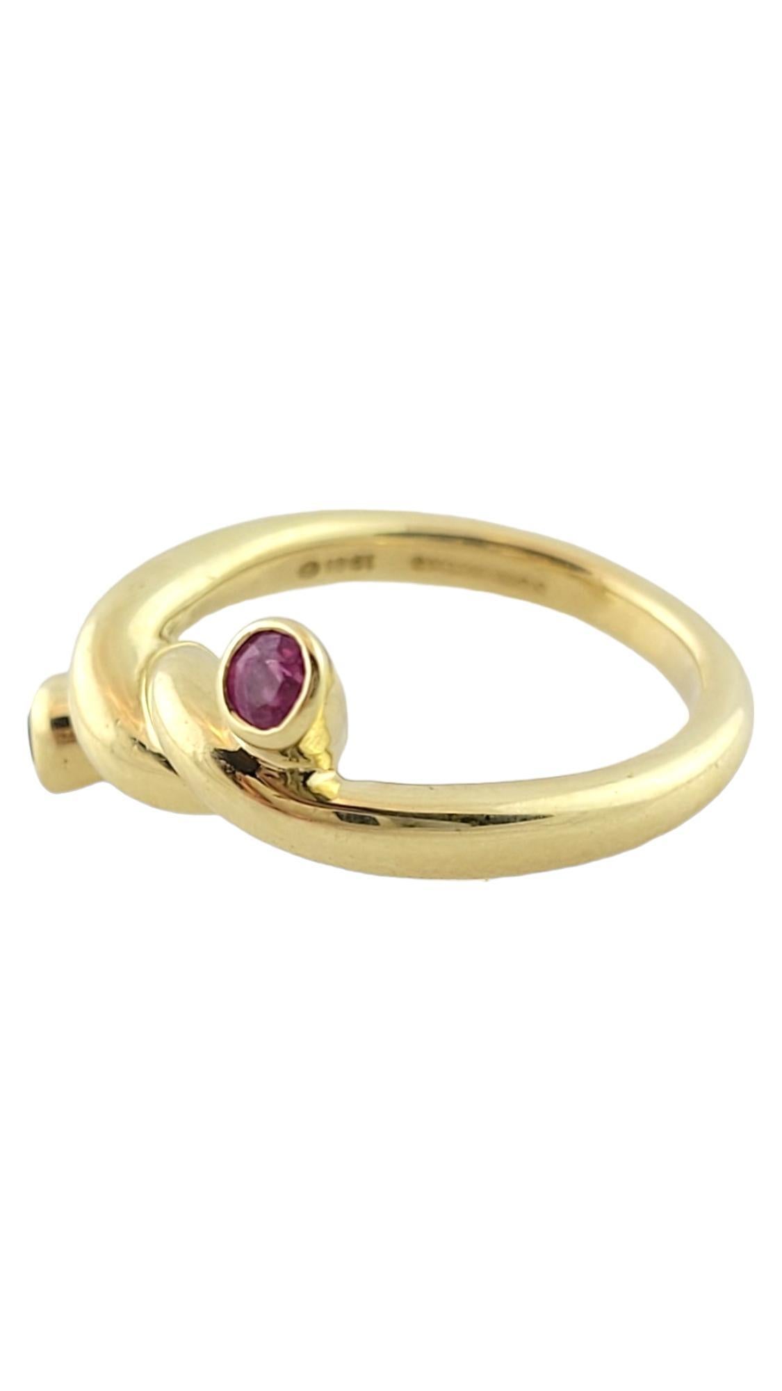 Vintage Angela Cummings 18K Yellow Gold Ruby & Sapphire Ring Size 5.25

Gorgeous designer ring by Angela Cummings with a beautiful ruby and sapphire stone set into a unique 18K gold twist band!

Ring size: 5.25
Shank: 2.63mm
Front: 7.54mm X