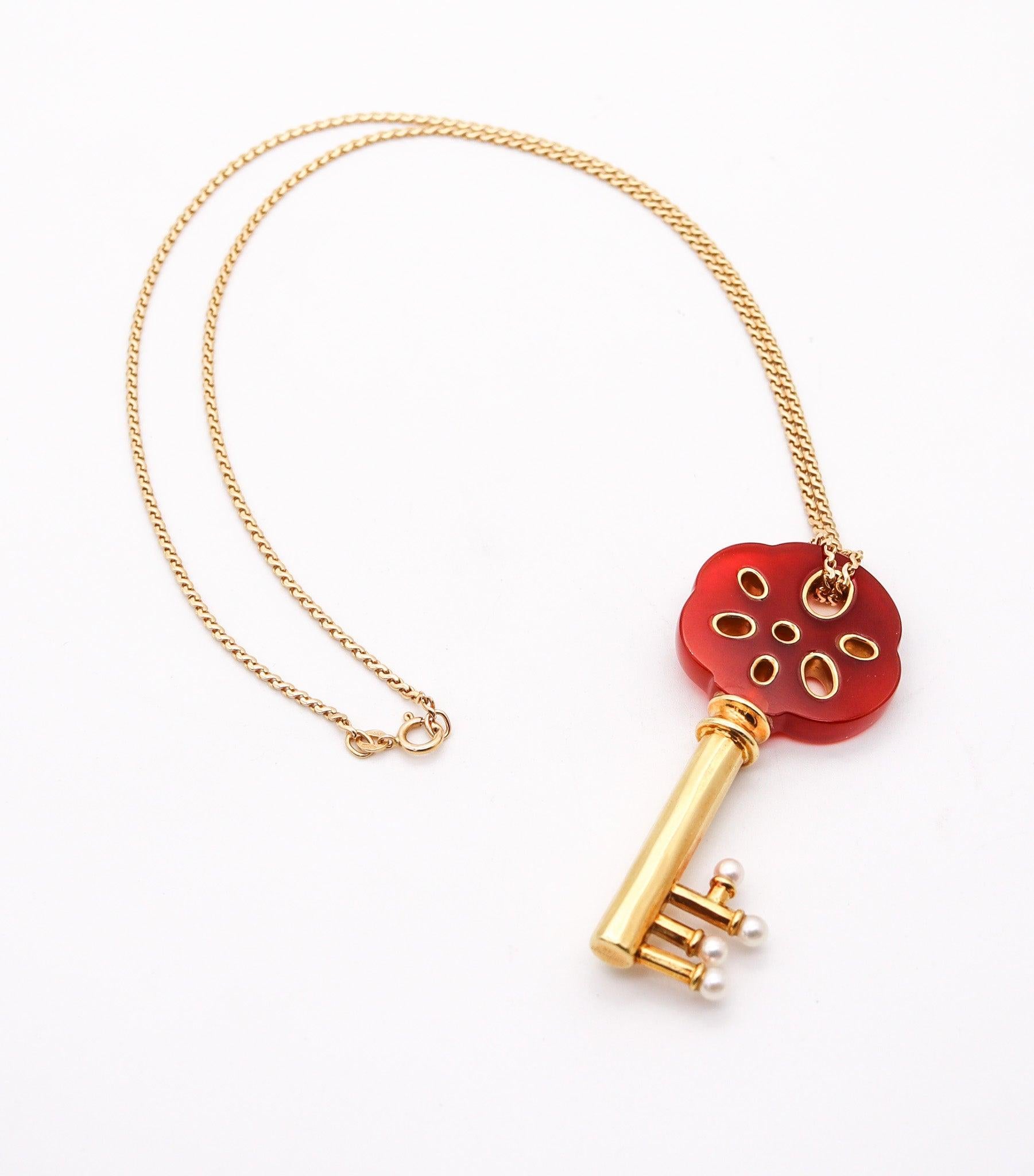 Modernist ANGELA CUMMINGS 1984 Carnelian Key Necklace In 18Kt Yellow Gold & Pearls For Sale