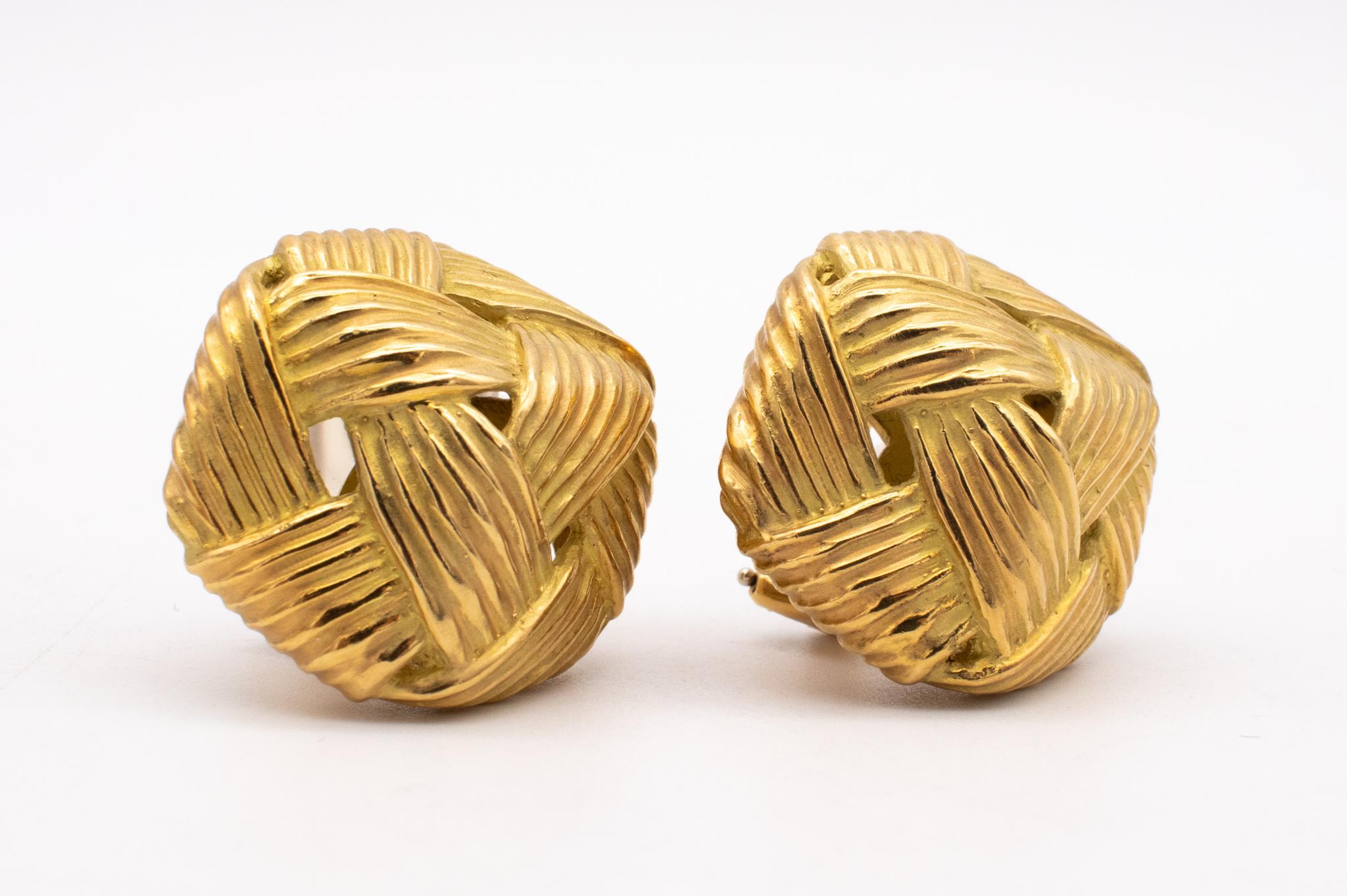 Angela Cummings Boucles d'oreilles enveloppées en or jaune massif 18 carats texturé Studio, 1984 en vente 2