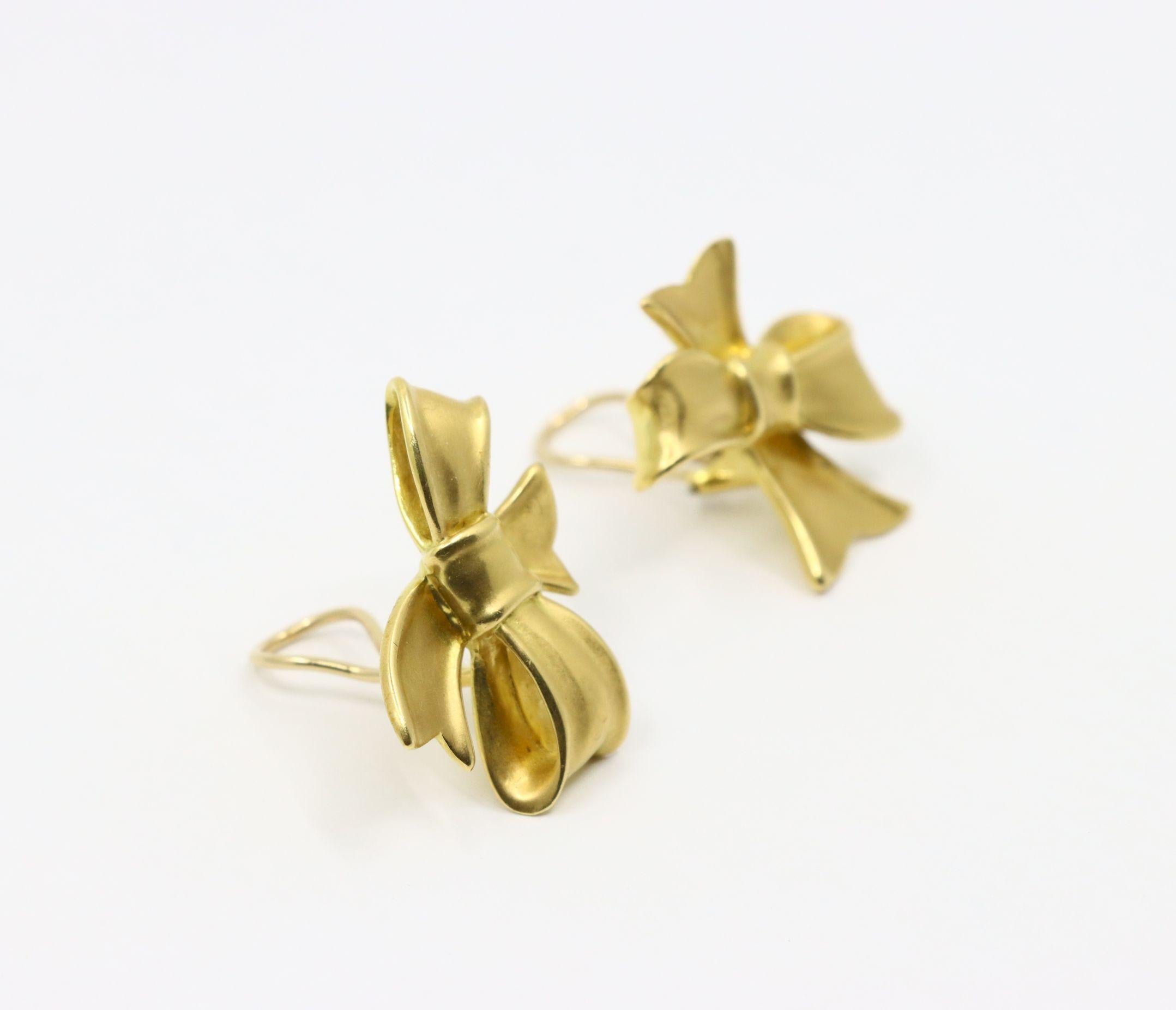 Women's Angela Cummings 1984's 18K Gold Bow Tie Earrings For Sale