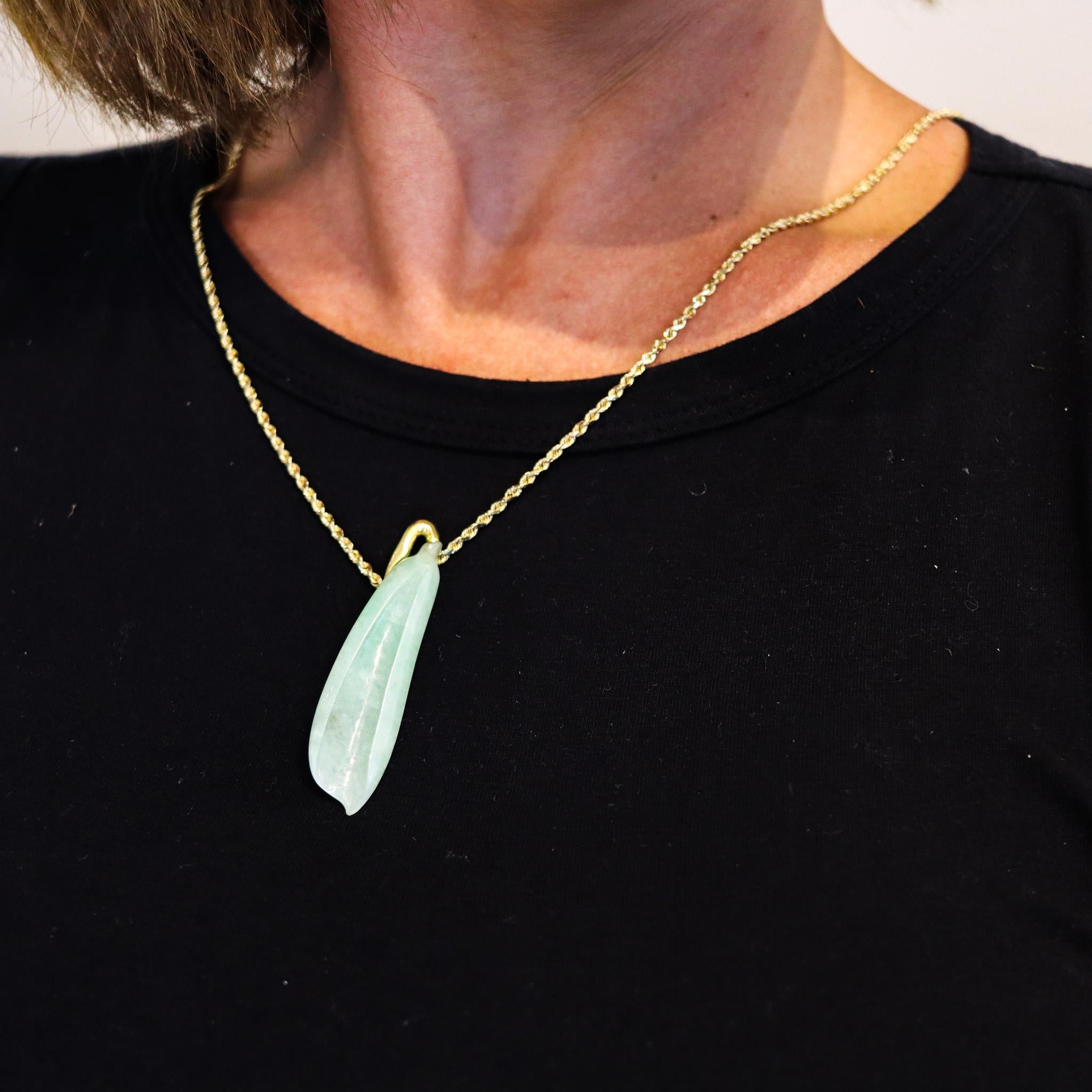 Angela Cummings 1985 Bean Shaped Pendant Brooch In 18Kt Yellow Gold With Jadeite For Sale 1