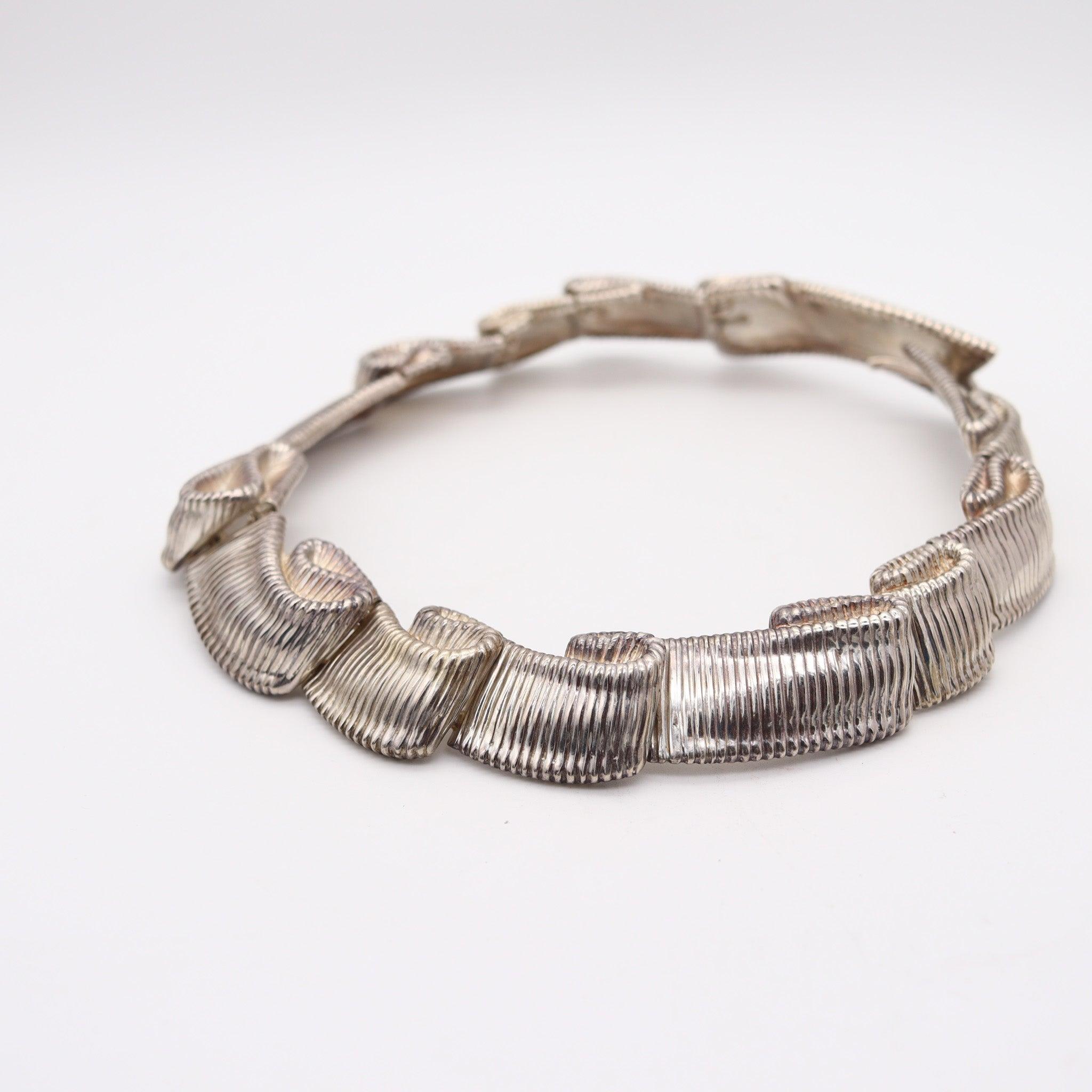 ANGELA CUMMINGS 1985 Studio Swirl Ribbon Necklace In Solid .925 Sterling Silver In Excellent Condition In Miami, FL