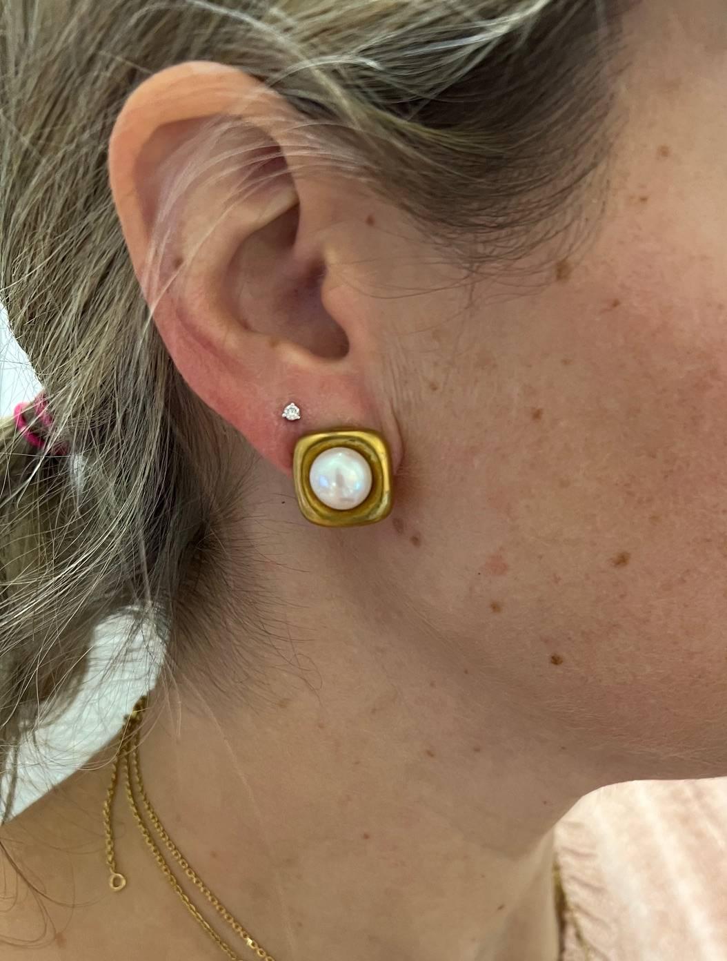 Angela Cummings 1988 18 Karat Yellow Gold Pearl Clip-on Earrings In Excellent Condition For Sale In  Baltimore, MD