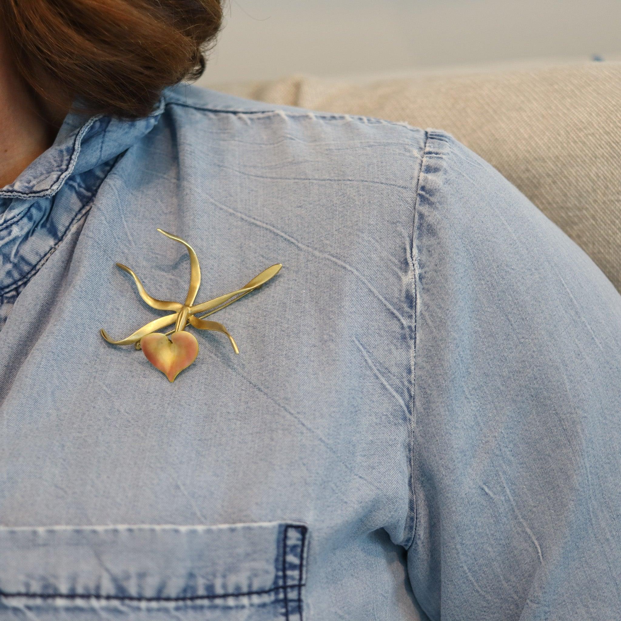 A pendant-brooch designed by Angela Cummings.

This a very unusual and rare pendant-brooch created by Angela Cummings, back in the 1988. This piece is very sculptural and has been designed with organic patterns in the shape of a free form large