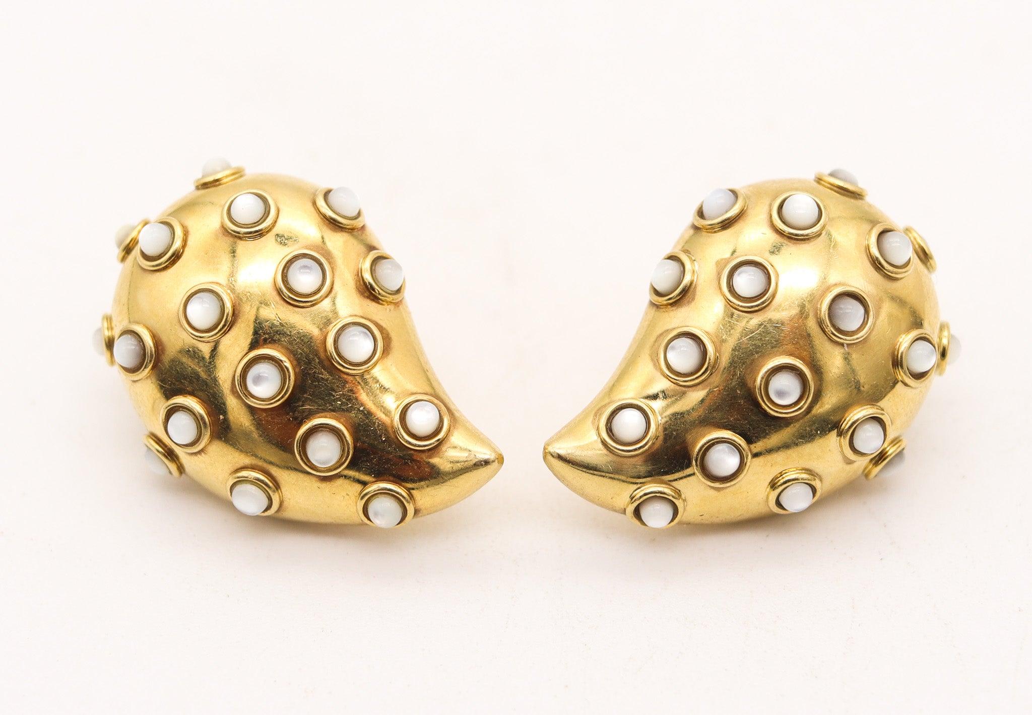 Cabochon ANGELA CUMMINGS 1989 Modernist Clips On Earrings In 18Kt Gold With Moonstones For Sale