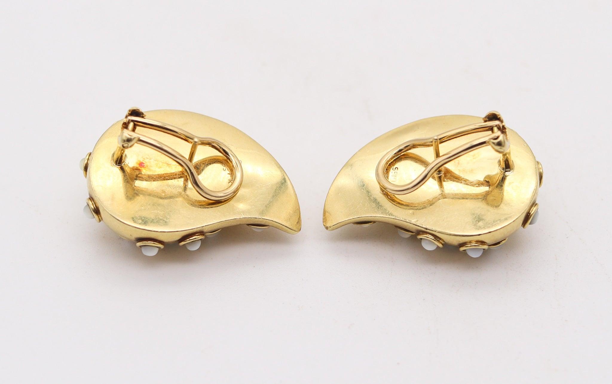 ANGELA CUMMINGS 1989 Modernist Clips On Earrings In 18Kt Gold With Moonstones In Excellent Condition For Sale In Miami, FL