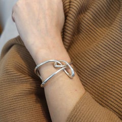 ANGELA CUMMINGS 1997 Studio Pulsera escultórica retorcida de plata de ley 925