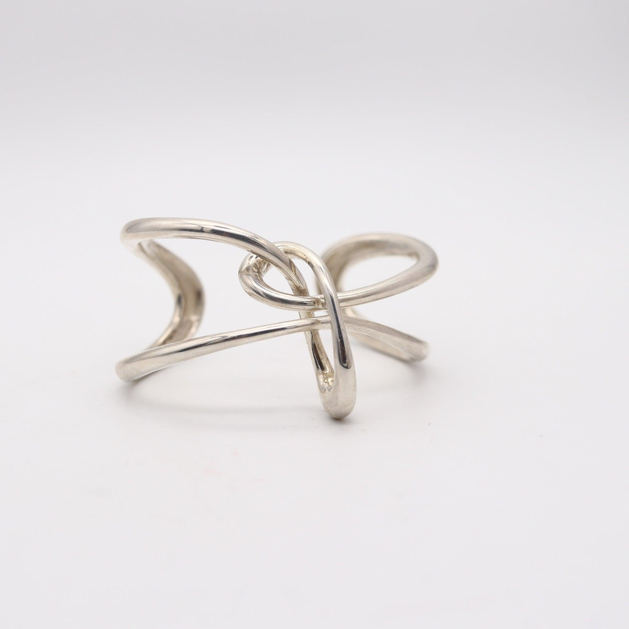 Modernist ANGELA CUMMINGS 1997 Studio Twisted Sculptural Bracelet In .925 Sterling Silver For Sale