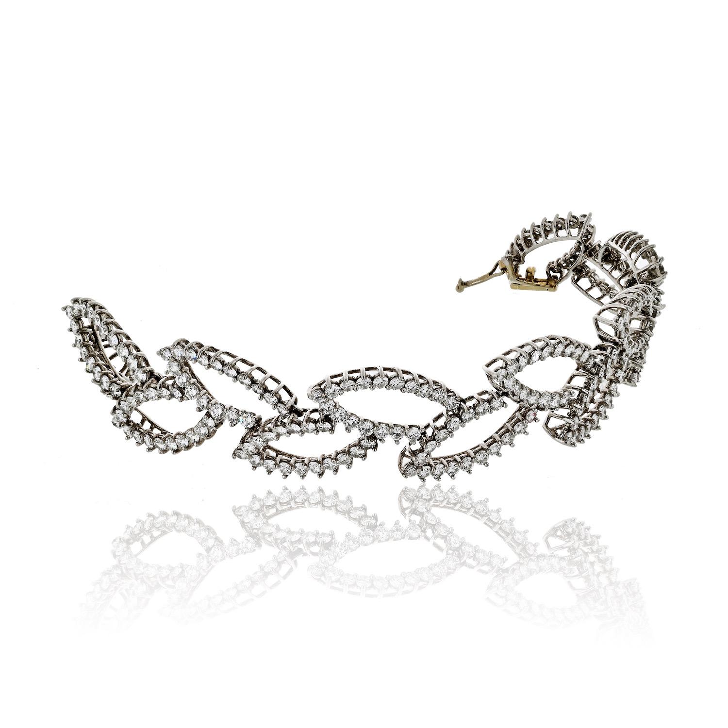 Taille ronde Angela Cummings Bracelet nuages en platine et diamants ronds 26,00 carats en vente