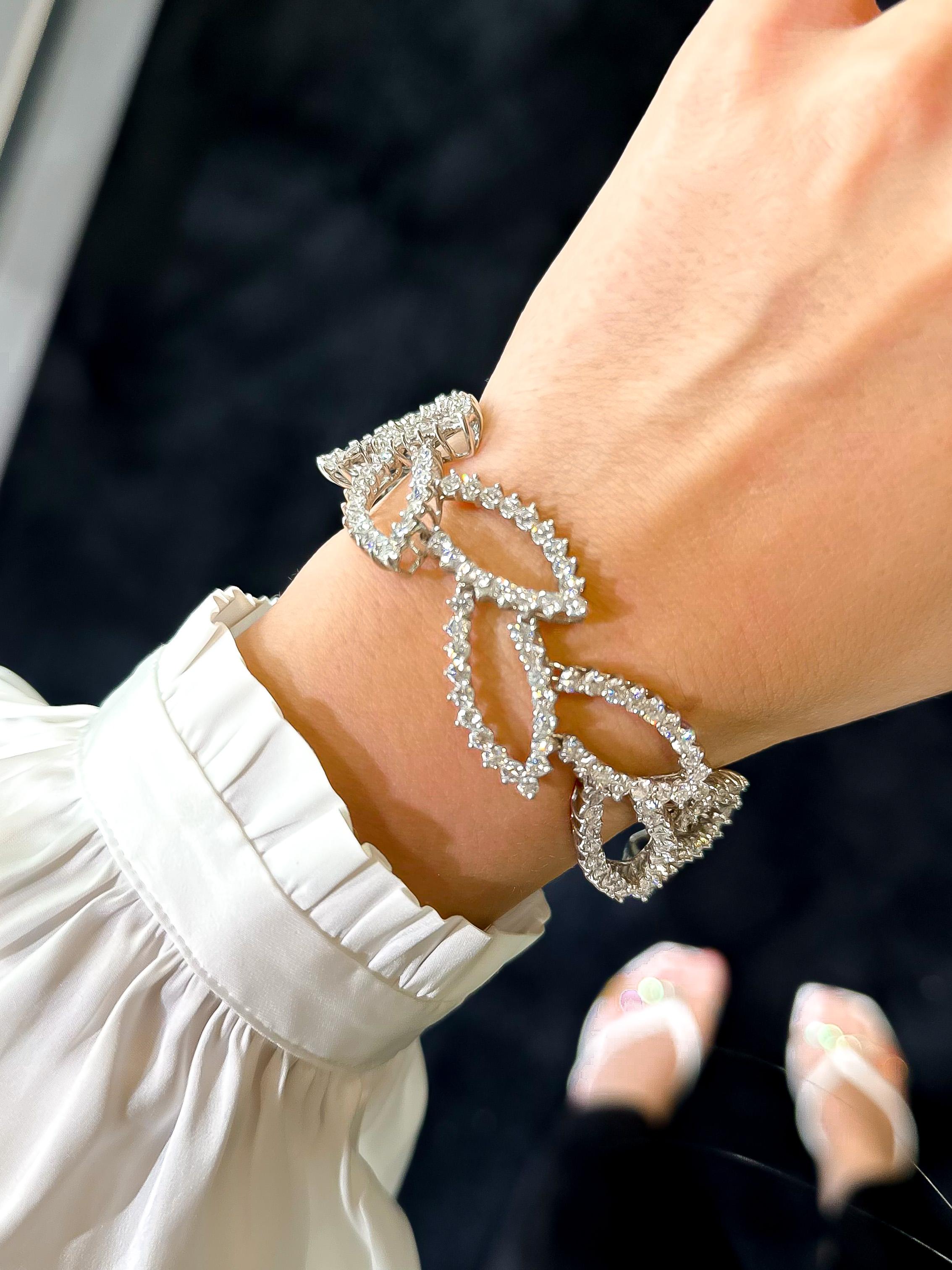 Angela Cummings Bracelet nuages en platine et diamants ronds 26,00 carats Pour femmes en vente