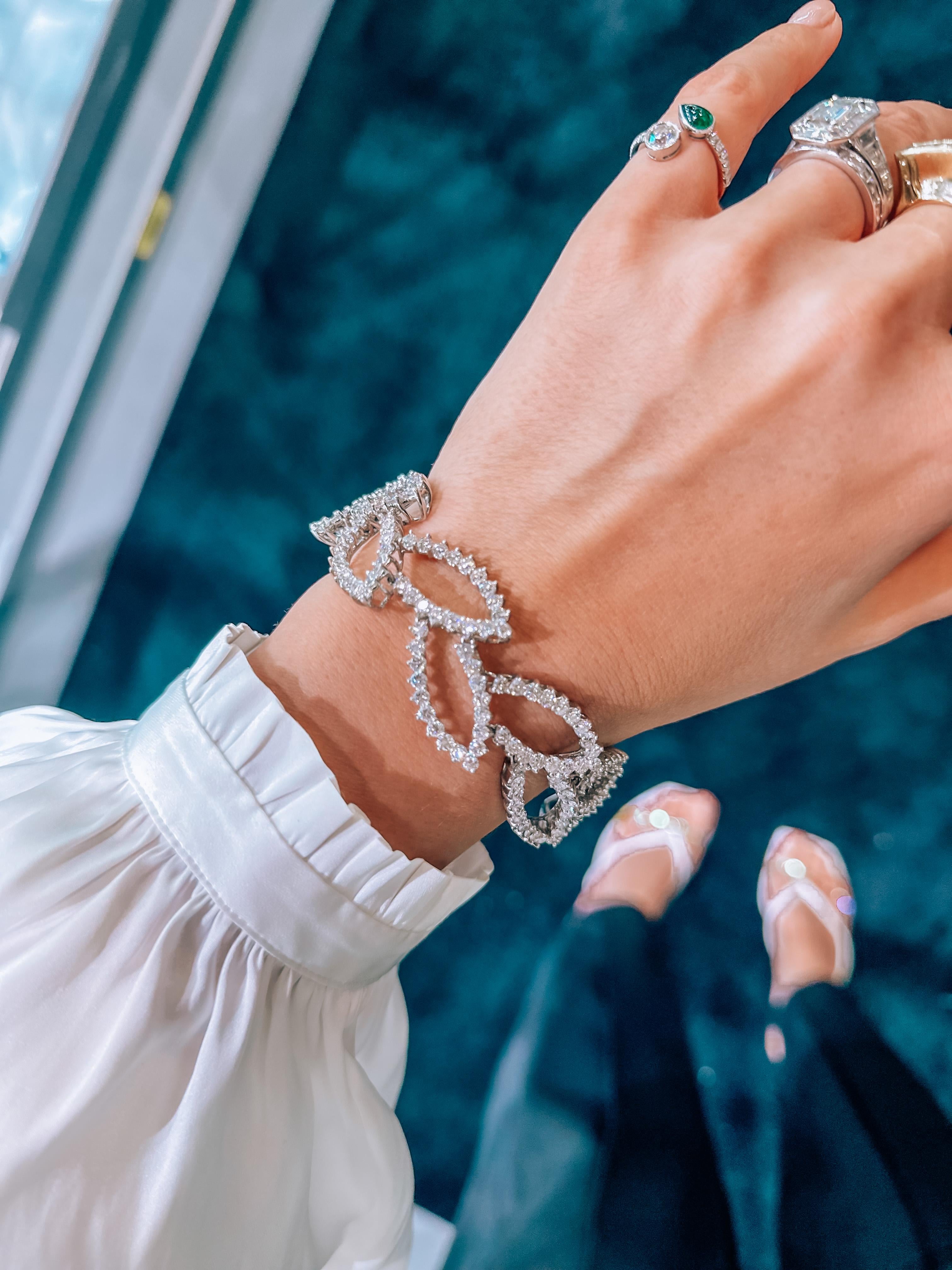 Angela Cummings Pulsera Nube de Diamantes Redondos en Platino de 26,00 ctw en venta 1