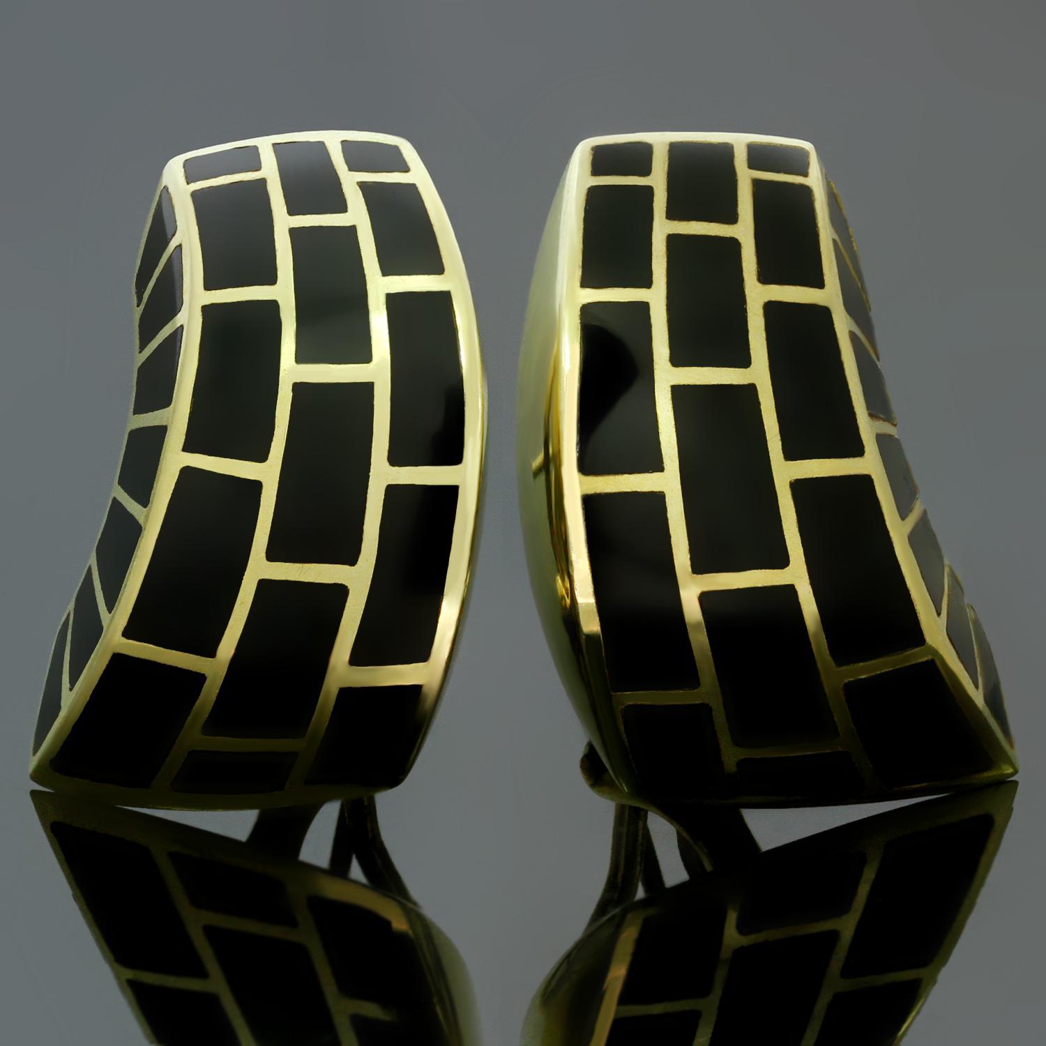 These gorgeous Angela Cummings lever-back earrings feature a chic geometric pattern crafted in 18k yellow gold and inlaid with black onyx. Made in United States circa 1990s. Measurements: 0.66