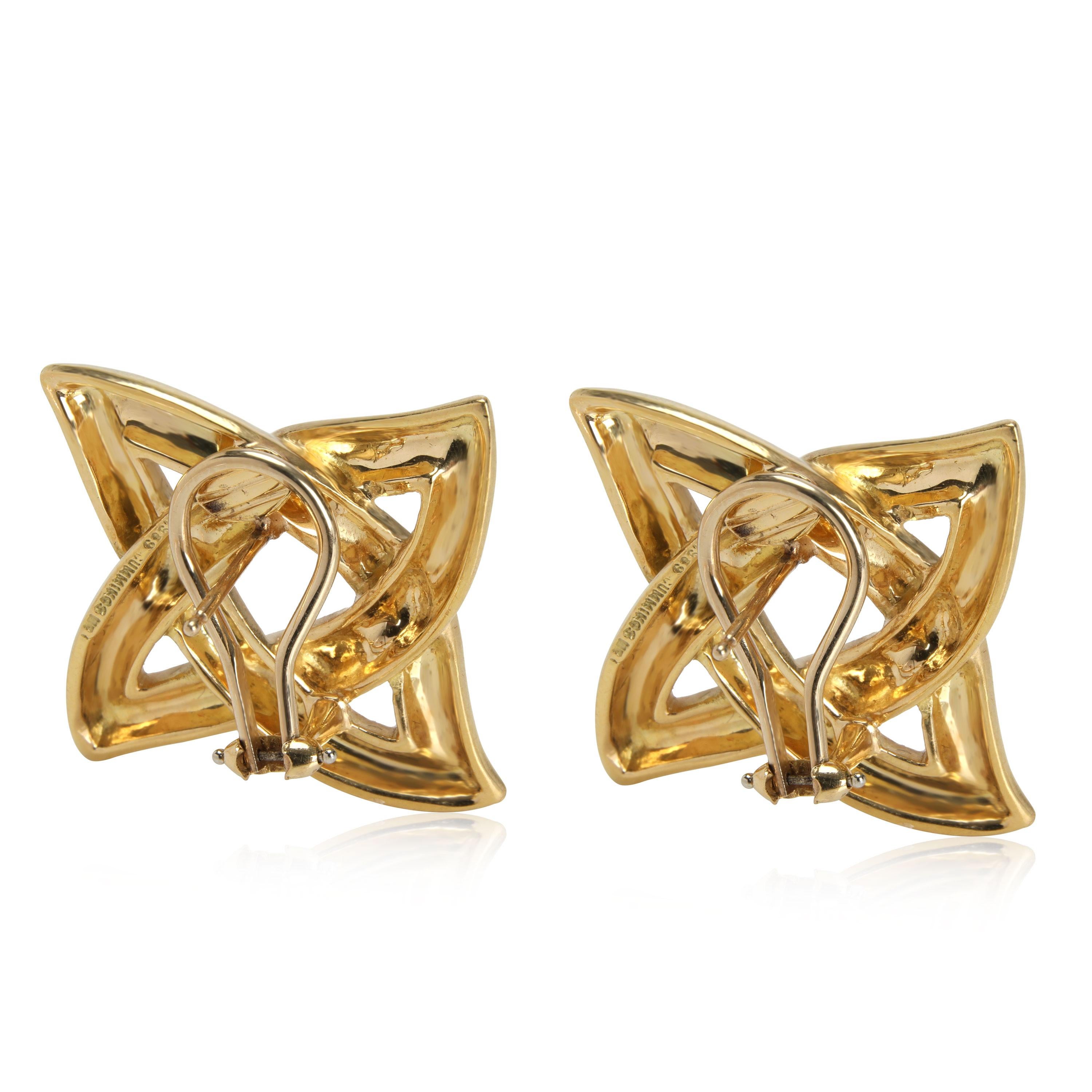 Boucles d'oreilles nœud celtique en or jaune 18K d'Angela Cummings

DÉTAILS PRIMAIRES
SKU : 113658
Titre de la liste : Boucles d'oreilles nœud celtique en or jaune 18K d'Angela Cummings
Description de l'état : Prix de vente 6000 USD. En excellent