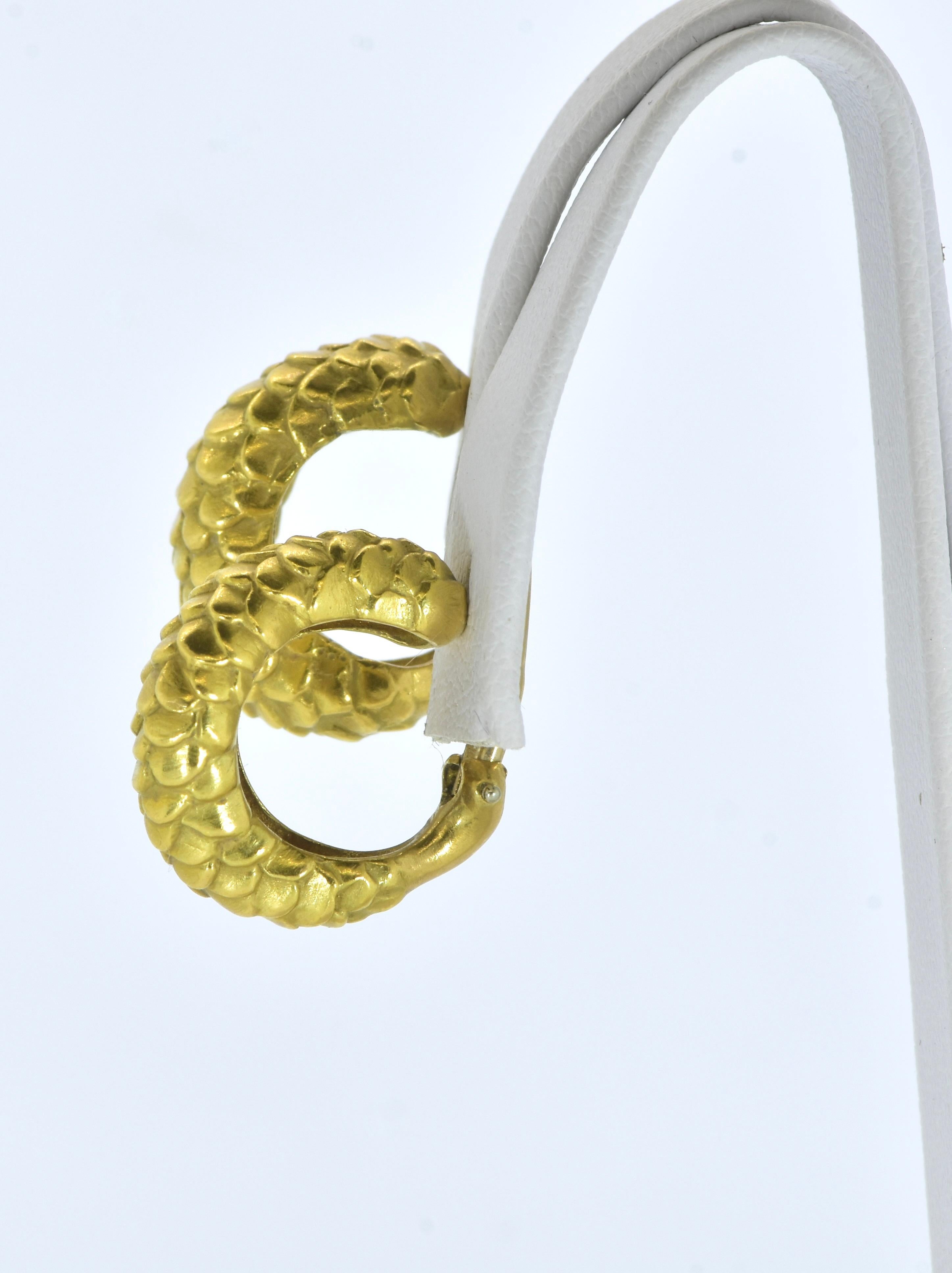 Angela Cummings Earrings, 18K Solid Yellow Gold Classic Half Hoop, 1986. In Excellent Condition For Sale In Aspen, CO