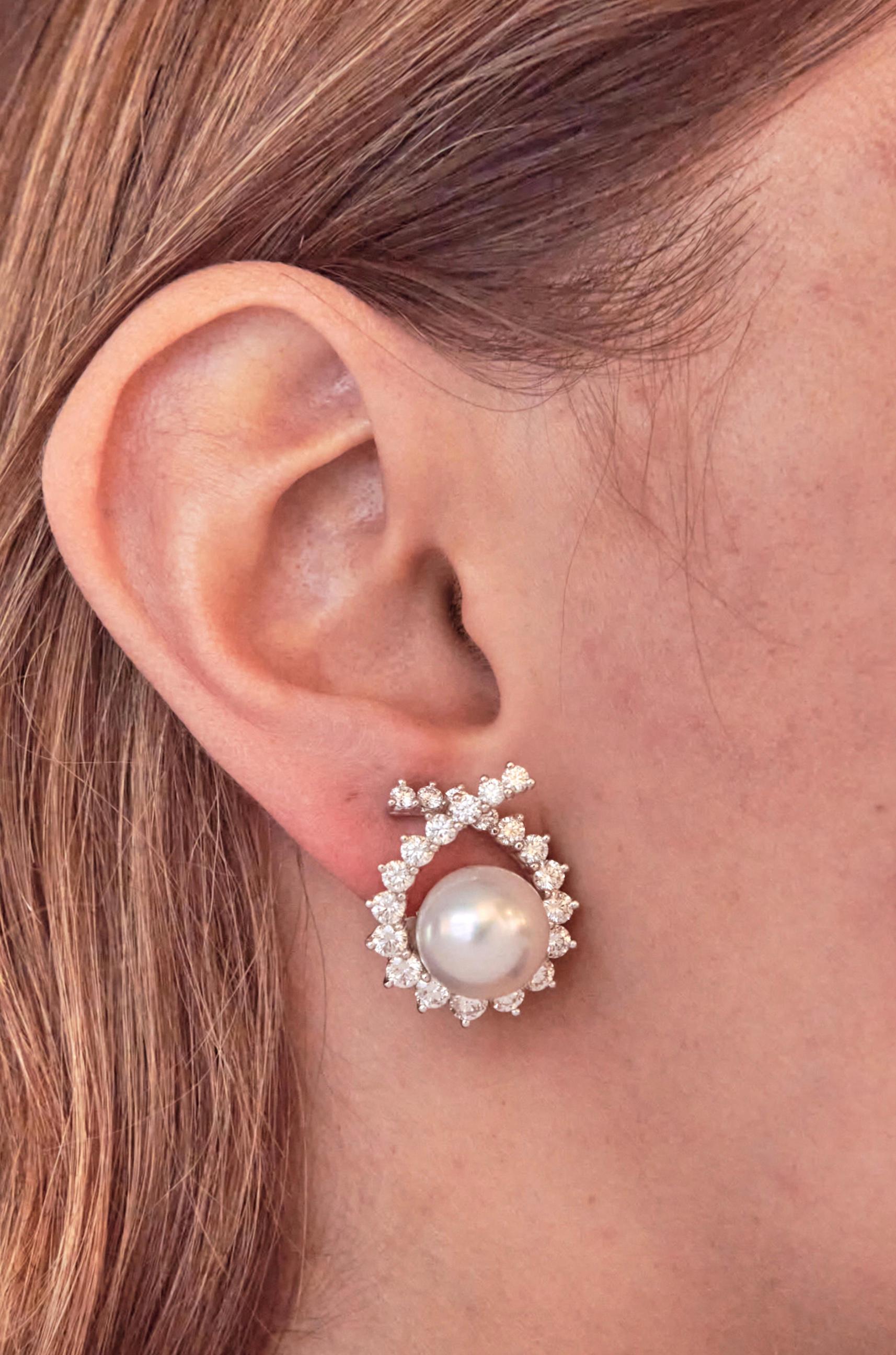 Angela Cummings for Assael Criss Cross Pearl Diamond Ear Clips In New Condition For Sale In New York, NY