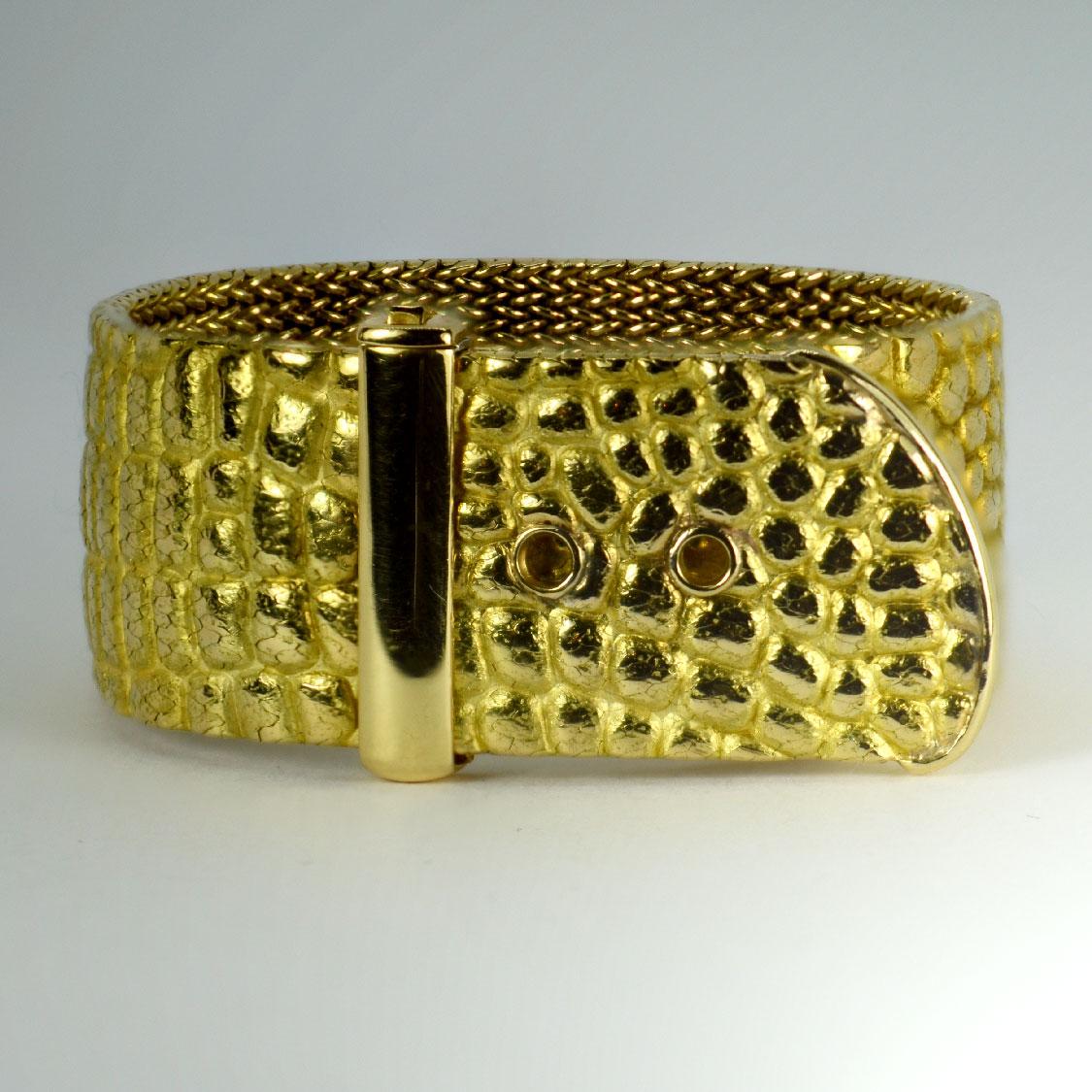 An 18 karat (18K) yellow gold bracelet by Angela Cummings for Tiffany & Co designed as a crocodile skin strap with buckle closure. The articulated crocodile skin is extremely finely crafted with a mesh base to allow movement. Signed ‘Cummings’ and