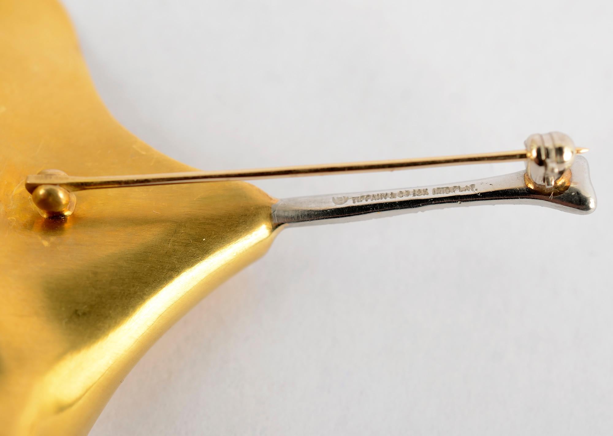 Angela Cummings for Tiffany & Co. Gold, Platinum and Diamond Ginko Brooch Excellent état - En vente à Darnestown, MD