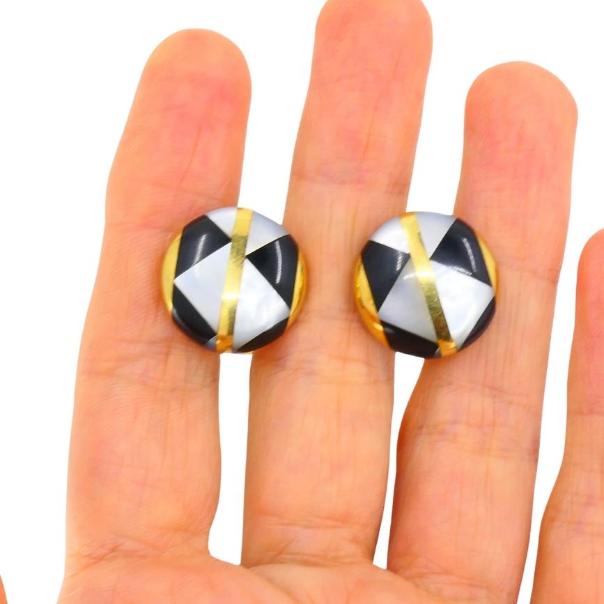 Angela Cummings pour Tiffany & Co. MOP Boucles d'oreilles à pince en or et onyx en vente 1