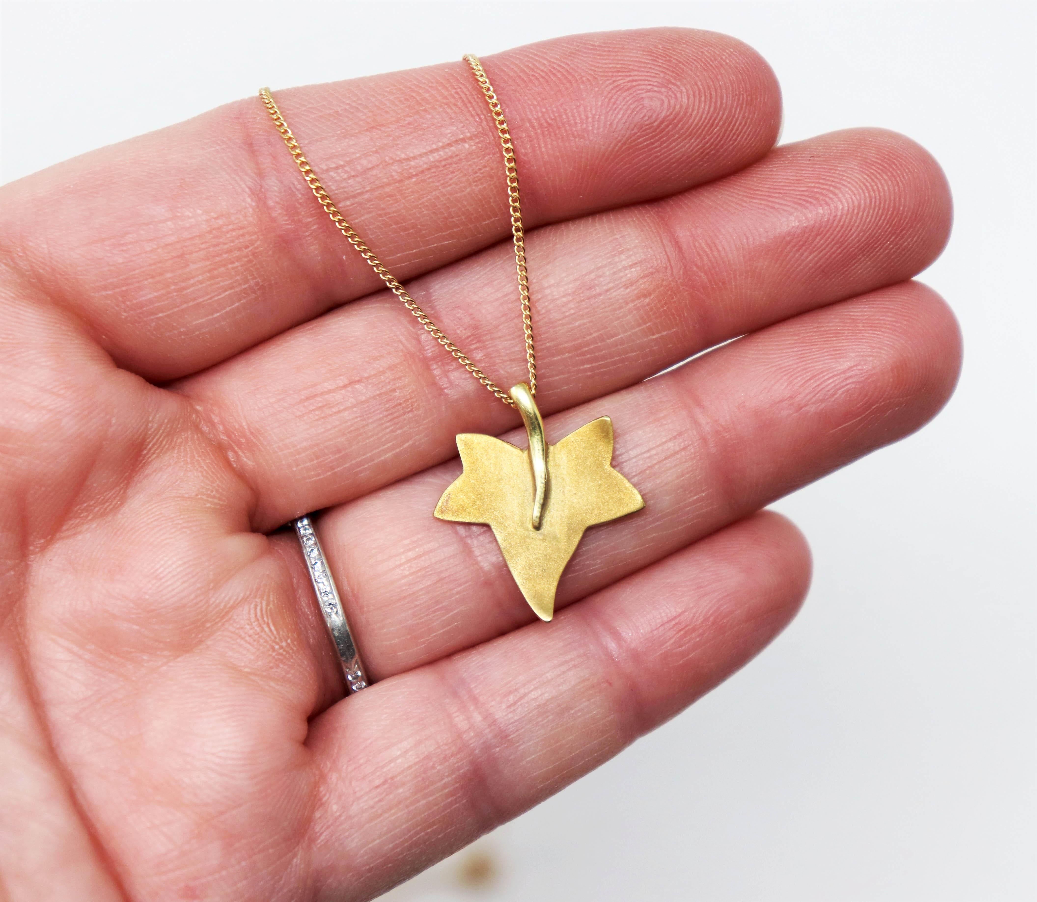 Angela Cummings for Tiffany & Co. Vintage 1980 Maple Leaf Pendant Necklace Gold In Good Condition In Scottsdale, AZ