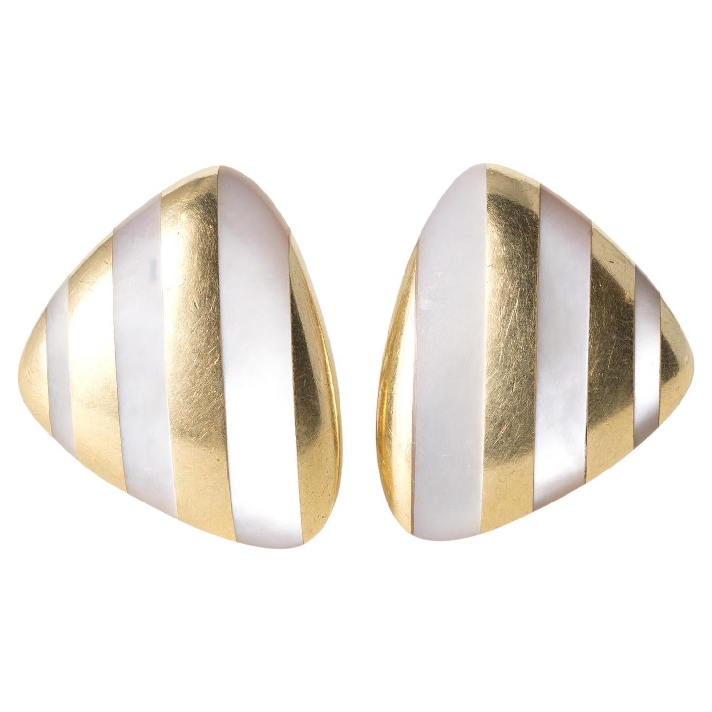 Angela Cummings for Tiffany Striped Mother of Pearl 18K Gold Earrings im Angebot