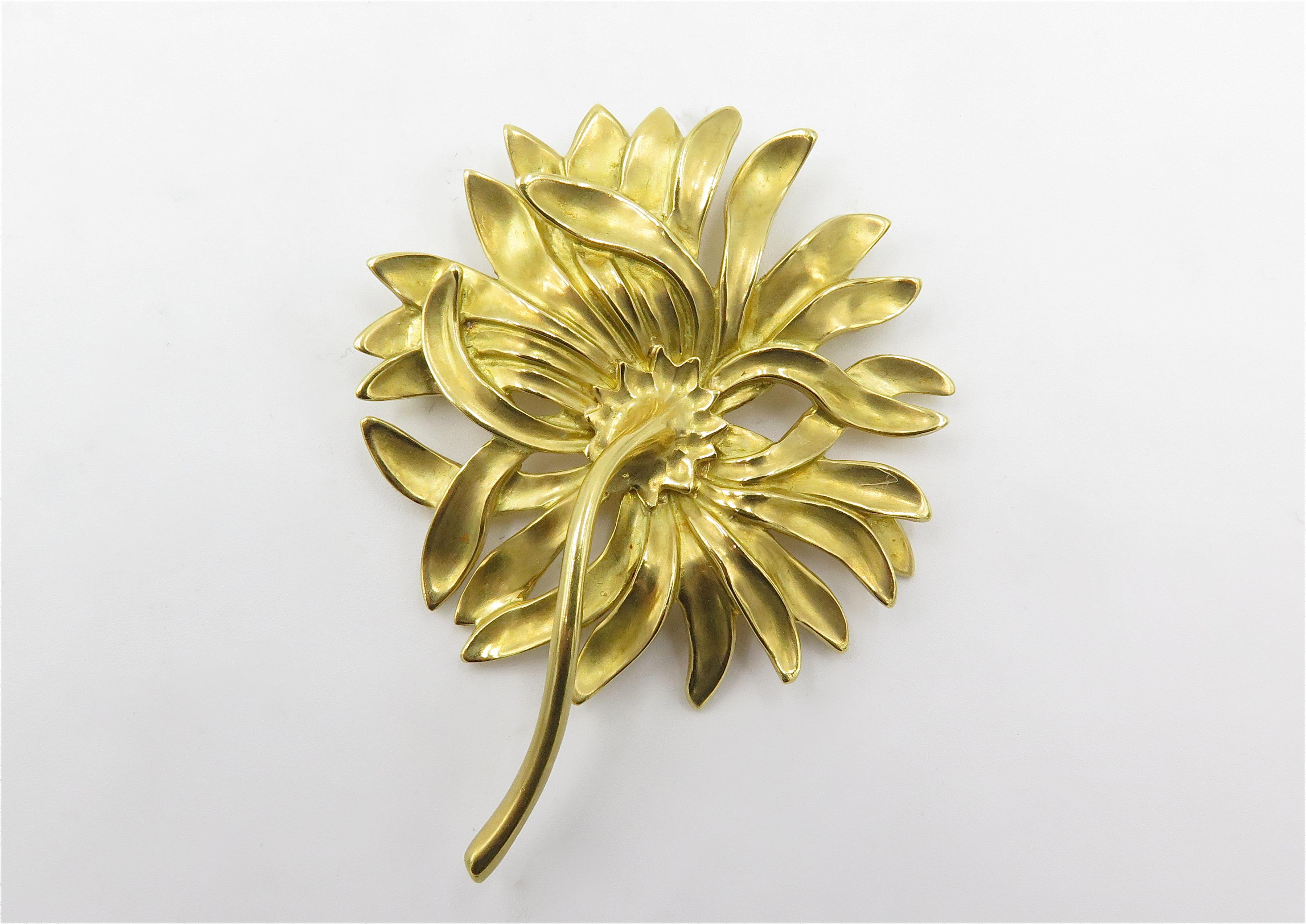 Angela Cummings Gold Chrysanthemum Brooch In Excellent Condition In New York, NY