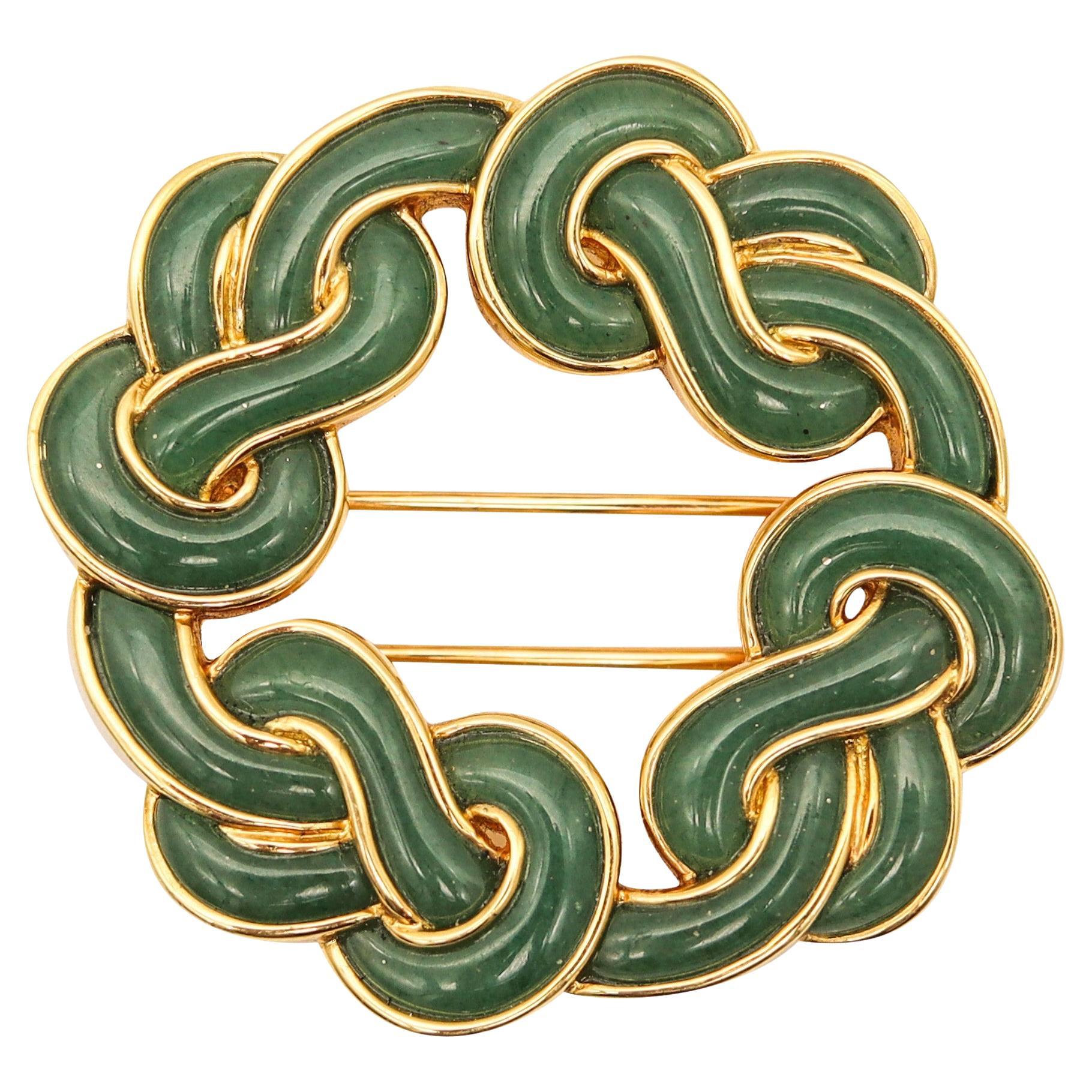 ANGELA CUMMINGS Infinite Knots Brooch In 18Kt Gold With Carved Jadeite Jade For Sale