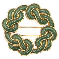 ANGELA CUMMINGS Broche à nœuds infinis en or 18 carats avec jadéite sculptée