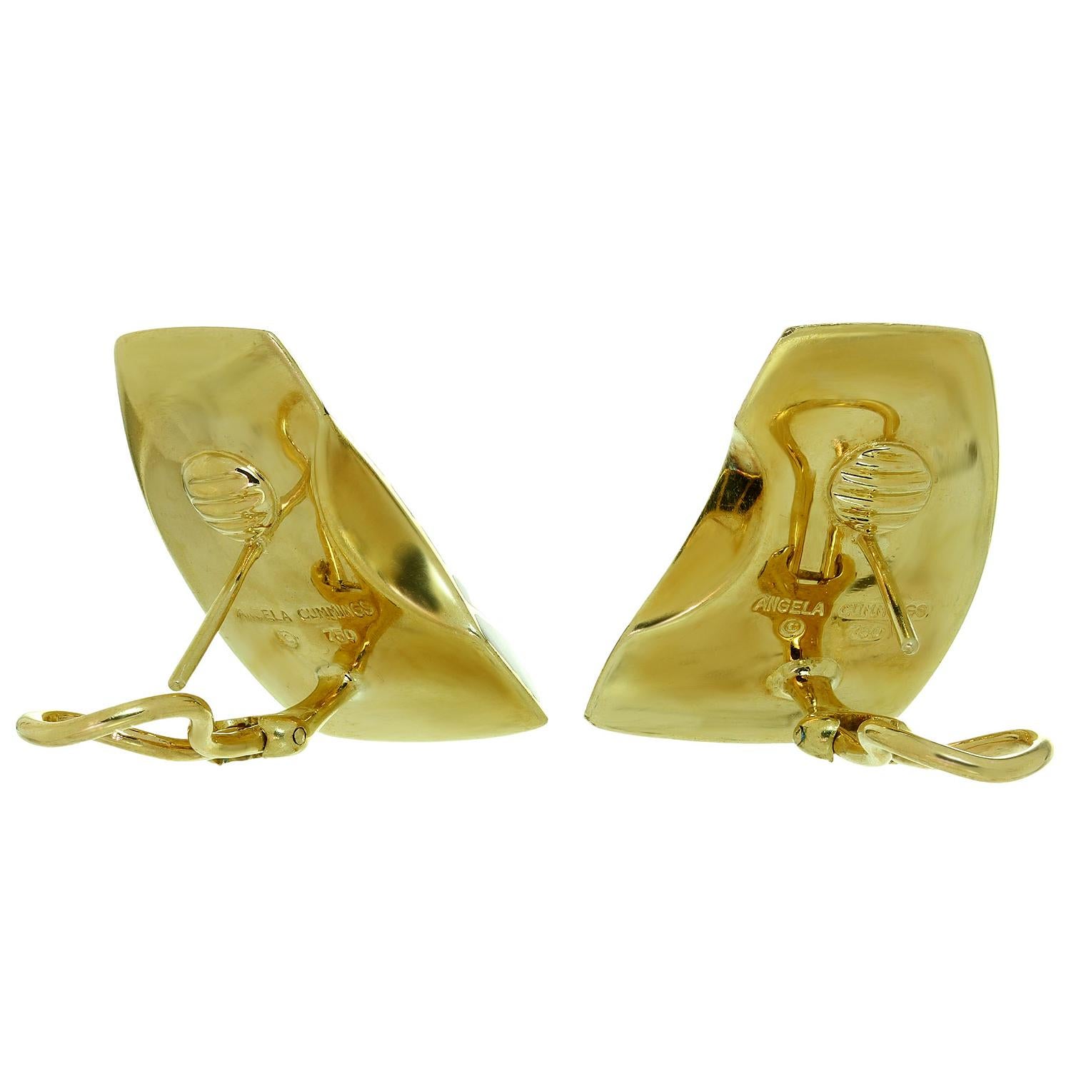 These gorgeous Angela Cummings wave-shaped lever-back earrings feature a chic geometric pattern crafted in 18k yellow gold and inlaid with black jade. Made in United States circa 1980s. Measurements: 0.74