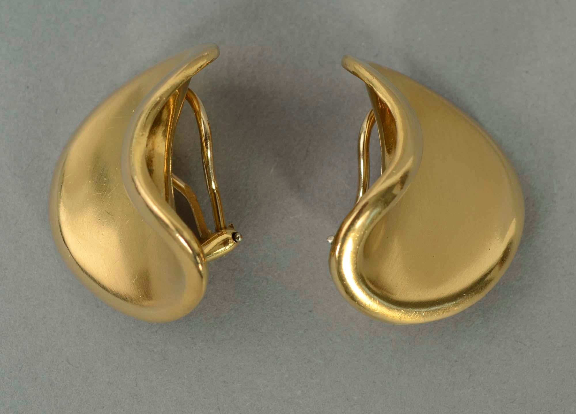 Women's or Men's Angela Cummings Large Size Concave Lima Bean Shaped Gold Earrings For Sale