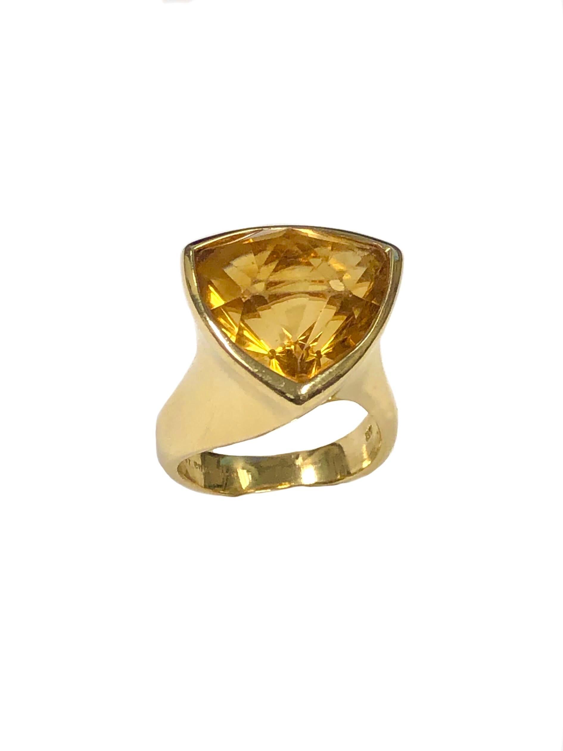 Circa 1980 Angela Cummings 18K Yellow Gold Ring, set with a very unusual shape, faceted Golden Yellow Orange Citrine of approximately 10 Carats, the top of the ring measures 3/4 X 3/4 Inch. Finger size 7 3/4. This Ring is most likely a one off, non