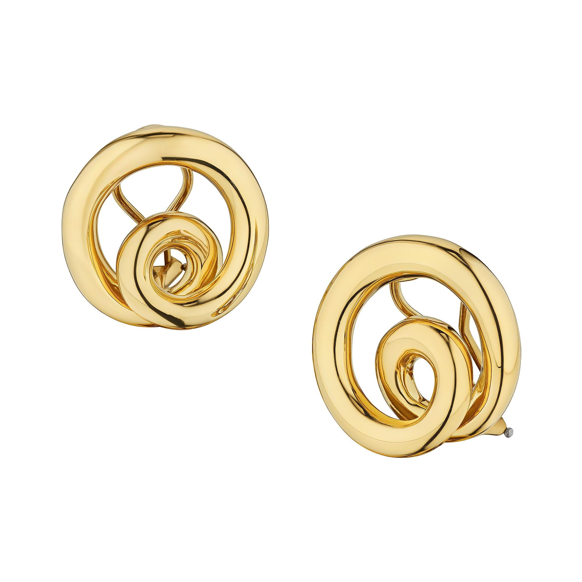 With an up-beat rhythm of their own, these modernist Angela Cummings spiral gold clip earrings will make you want to swirl and twirl..  Signed Cummings.  Circa 1990.  18 karat yellow gold.  1