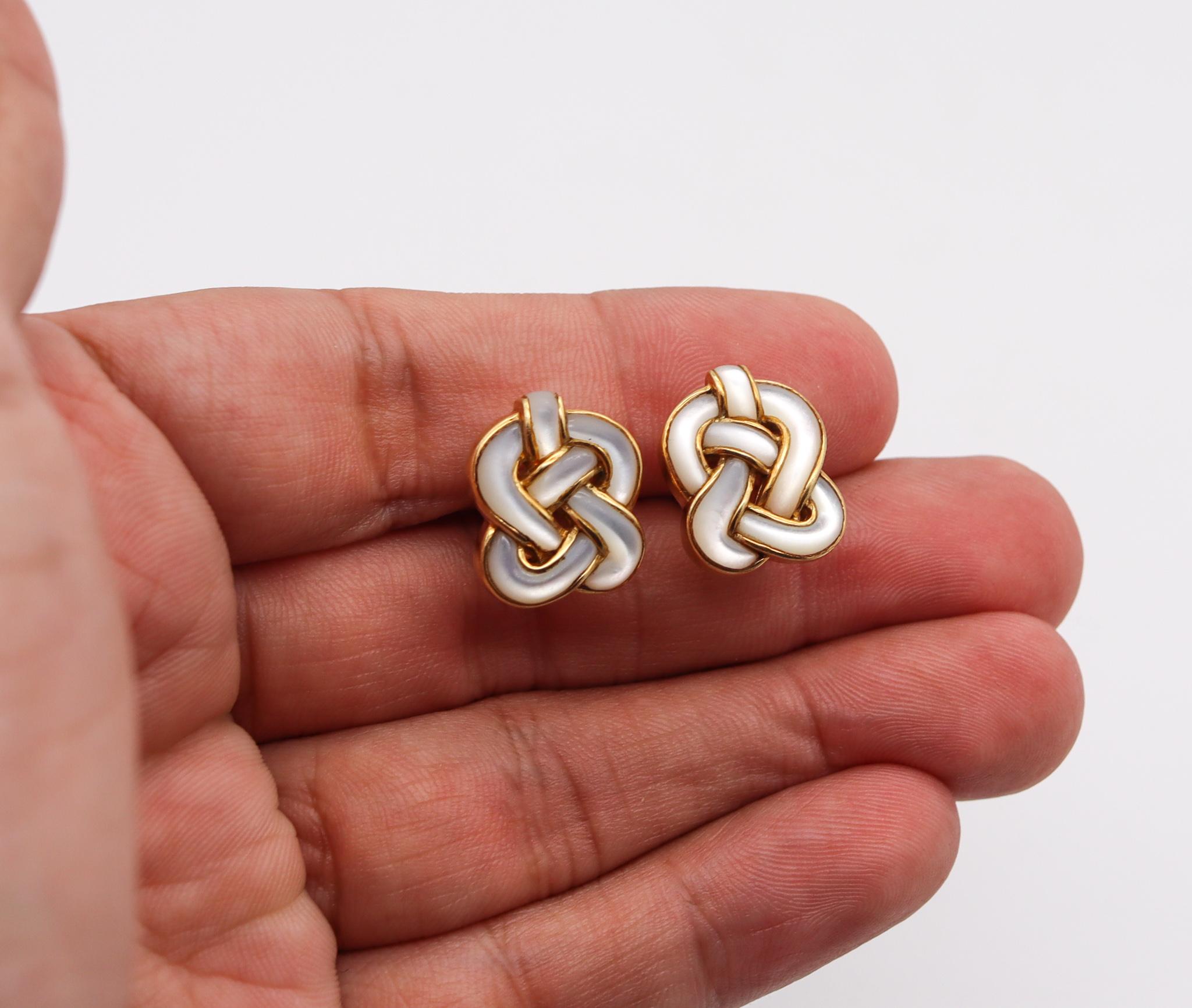 Modernist Angela Cummings New York Knots Earrings in 18Kt Yellow Gold with White Nacre For Sale
