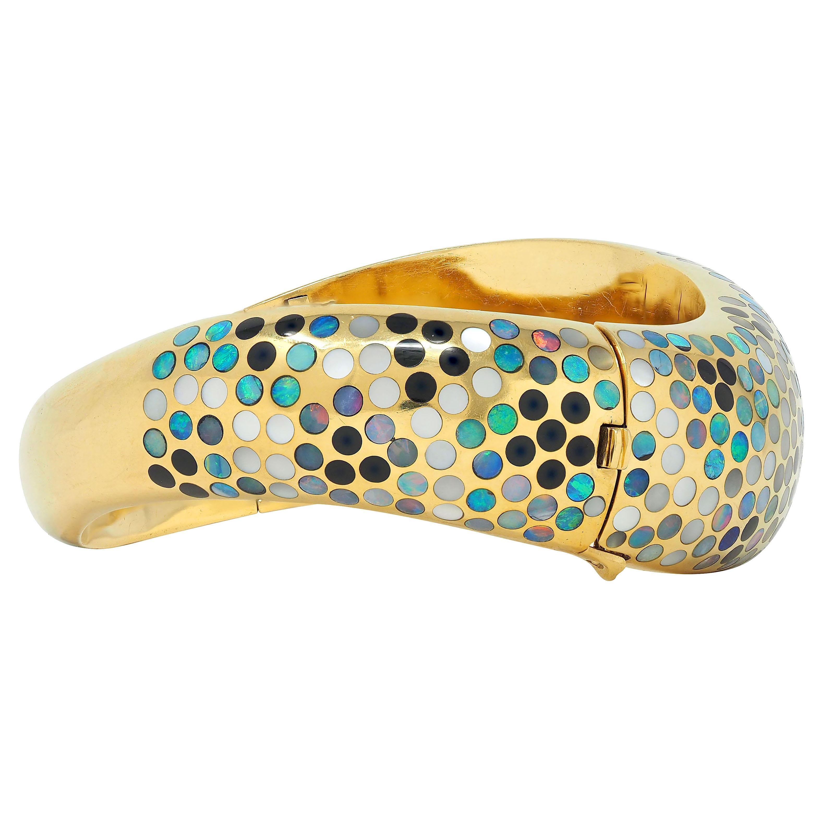Angela Cummings Opal Onyx Mother-Of-Pearl Inlay 18K Gold Vintage Bangle Bracelet Corte redondo en venta