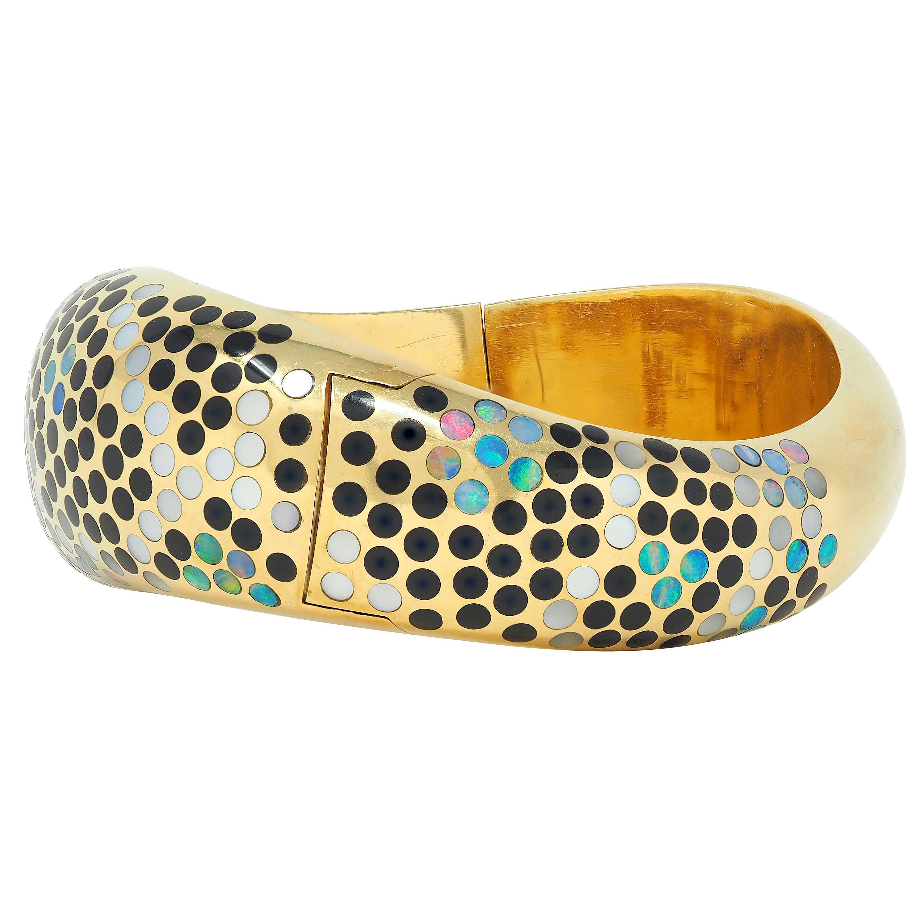 Femenino o masculino Angela Cummings Opal Onyx Mother-Of-Pearl Inlay 18K Gold Vintage Bangle Bracelet en venta