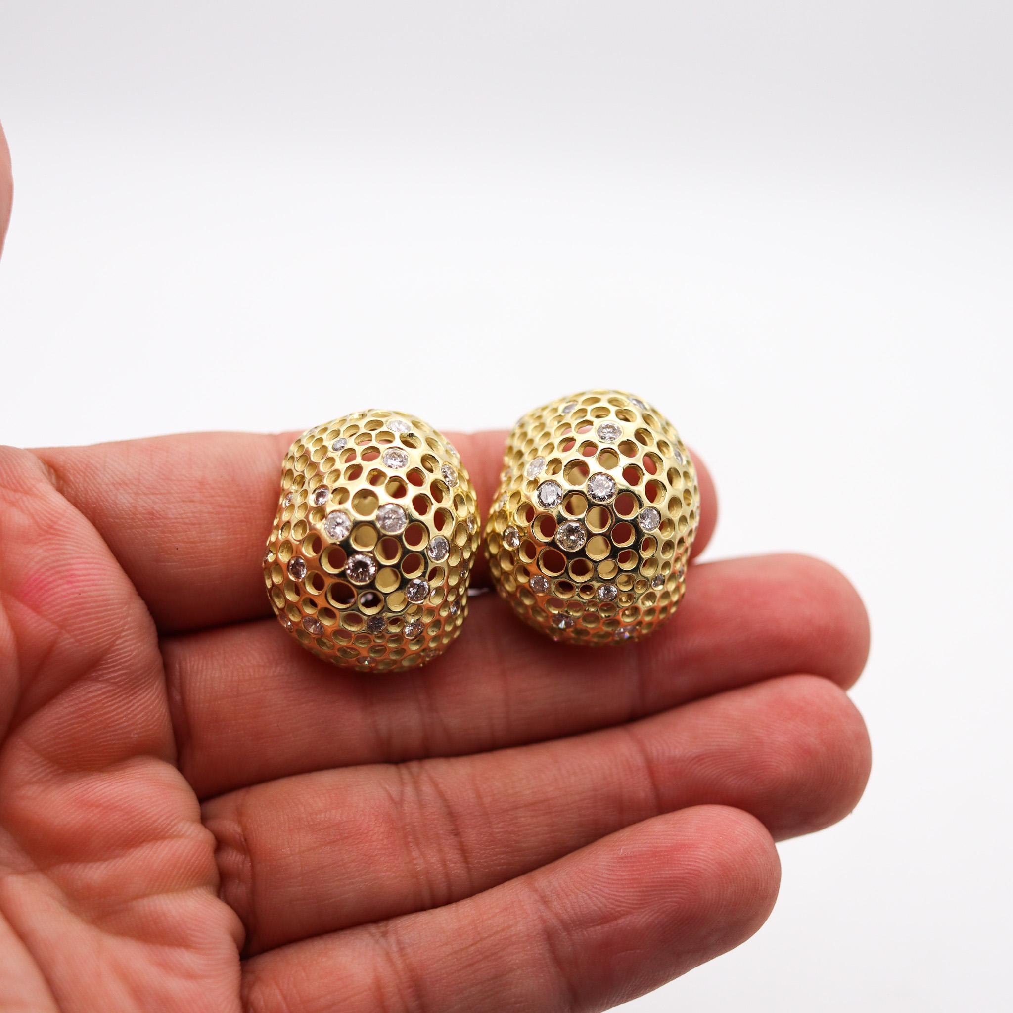 Angela Cummings Perforation Ohrringe in freier Form aus 18 Karat Gold mit 2,24 Karat Diamanten (Brillantschliff) im Angebot