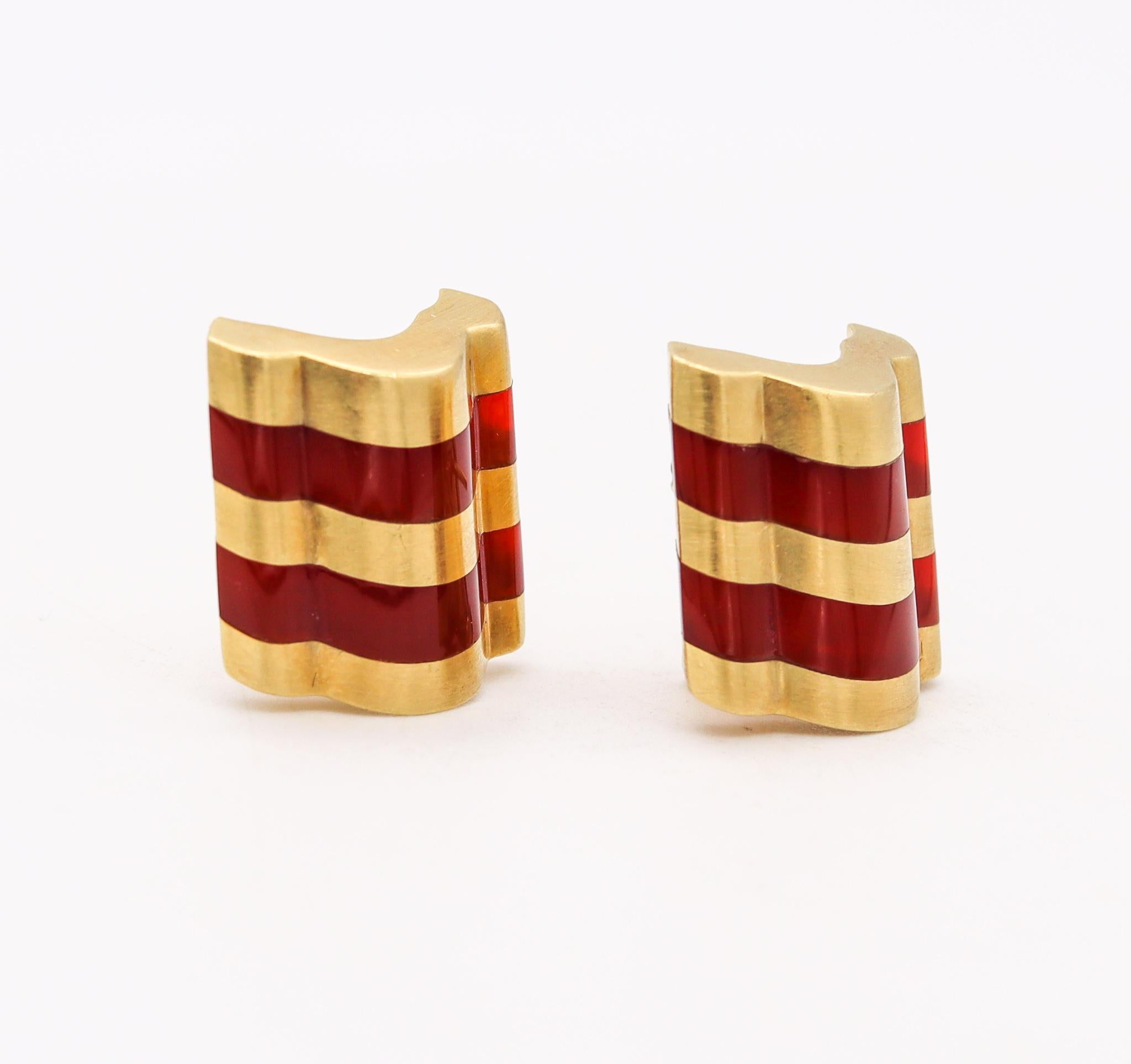 Angela Cummings Rare Geometric Clip Earrings 18kt Yellow Gold Carved Carnelian In Excellent Condition In Miami, FL