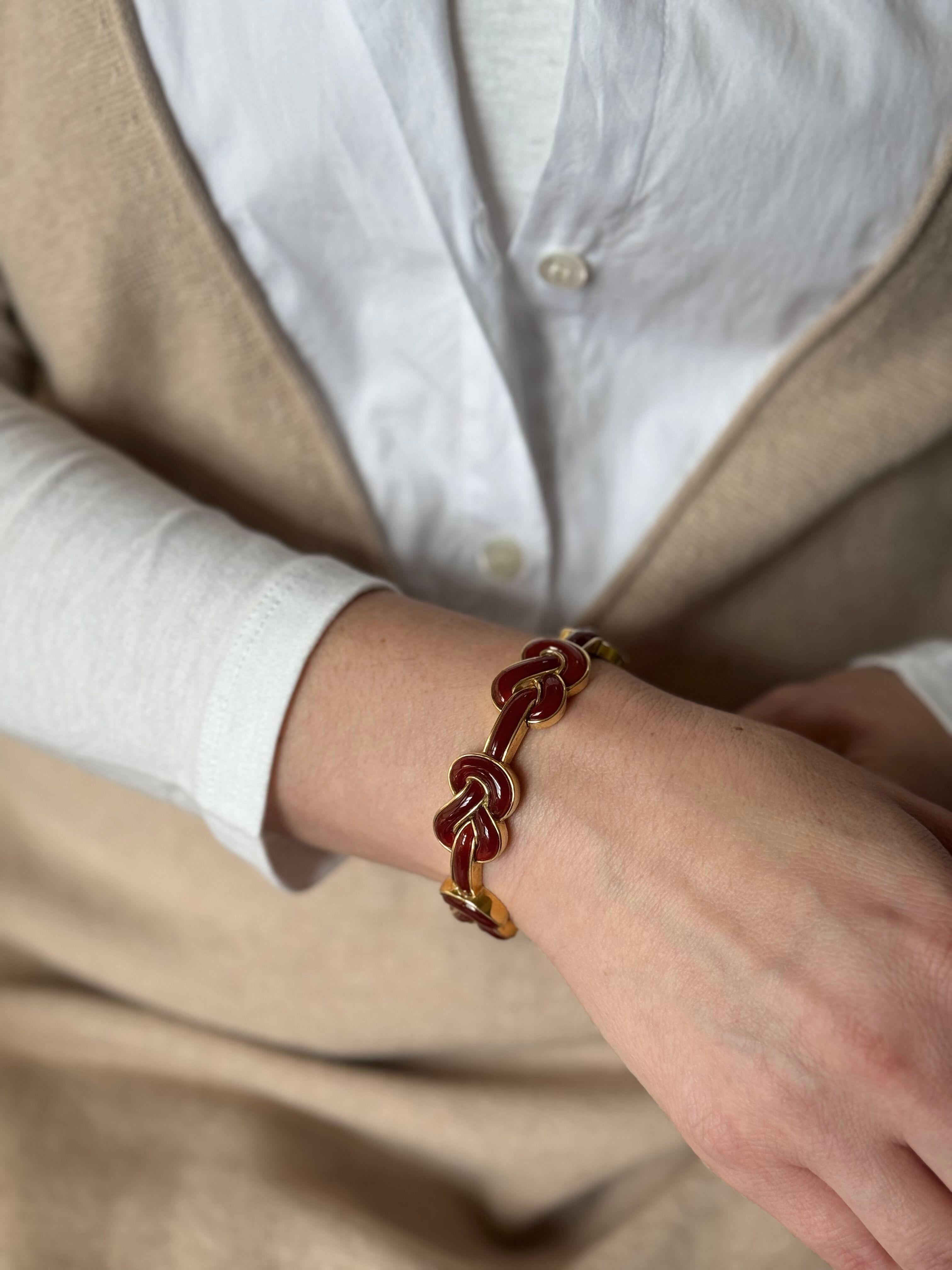 18k yellow gold sailor's knot link bracelet by Angela Cummings, with carnelian gemstone. Bracelet is 7